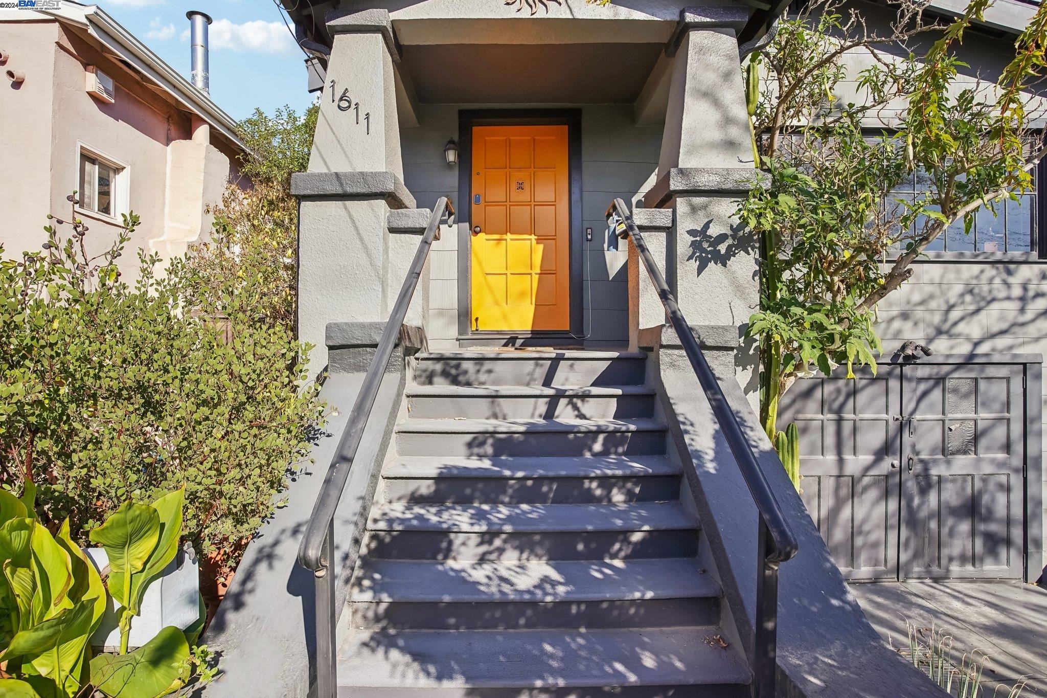 1611 Curtis St