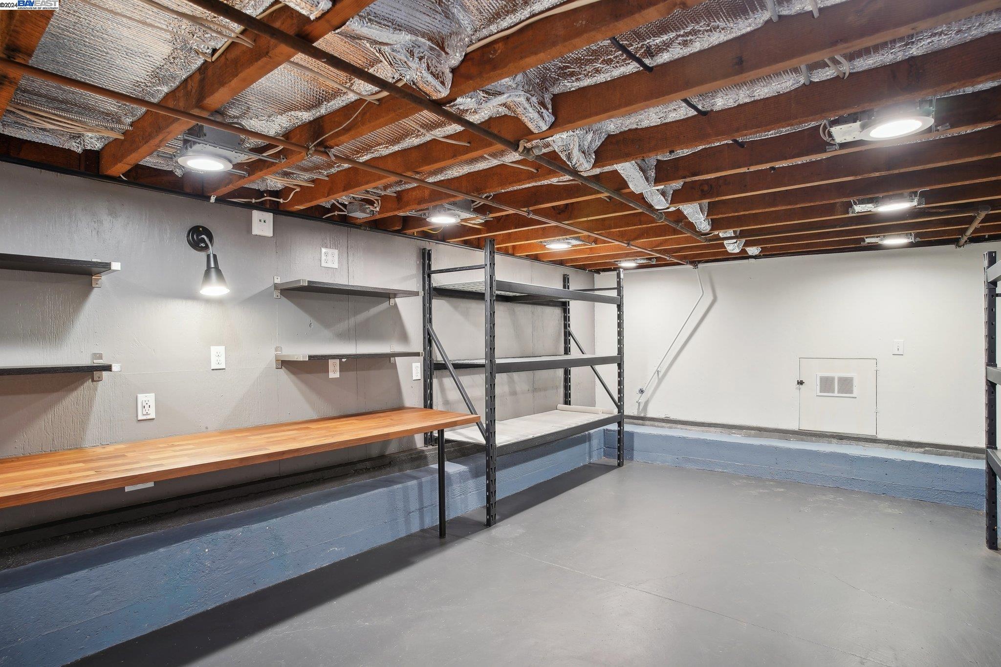 1611 Curtis St