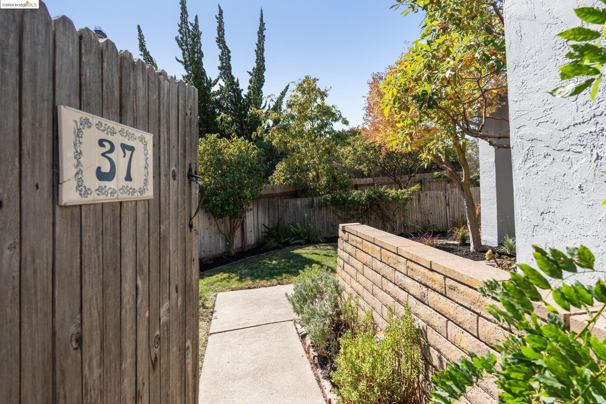37 Parkridge Pl