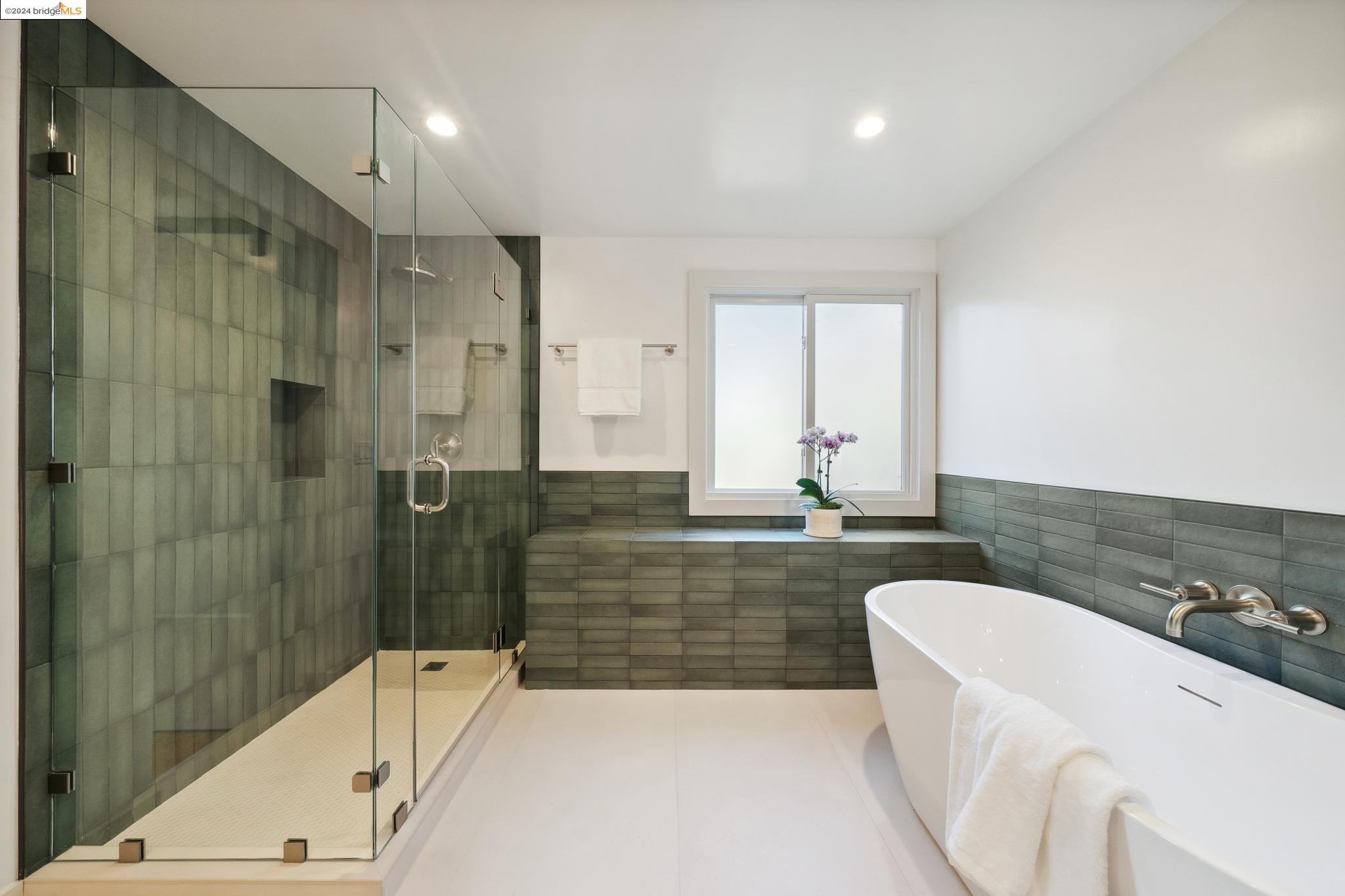 1305 Contra Costa Dr