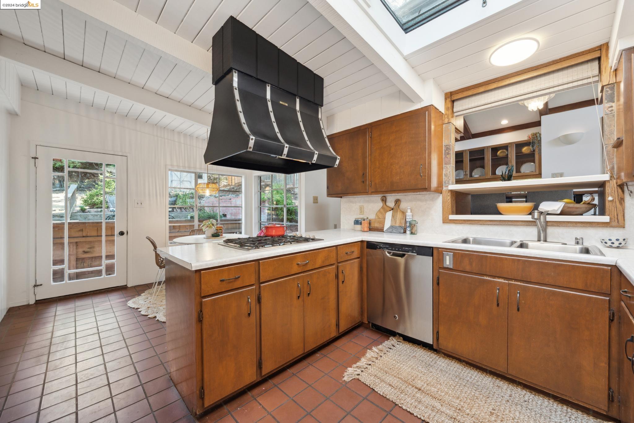 772 Colusa Ave
