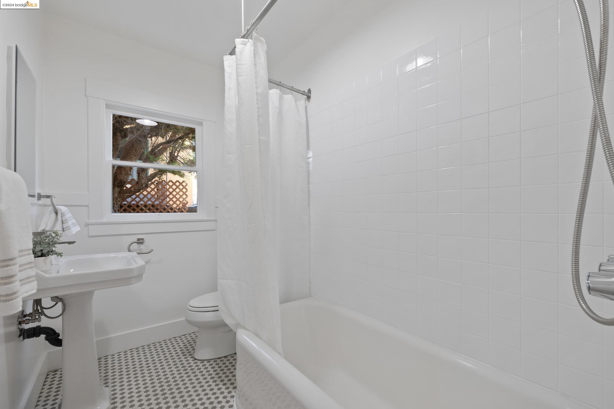 831 Ensenada Ave