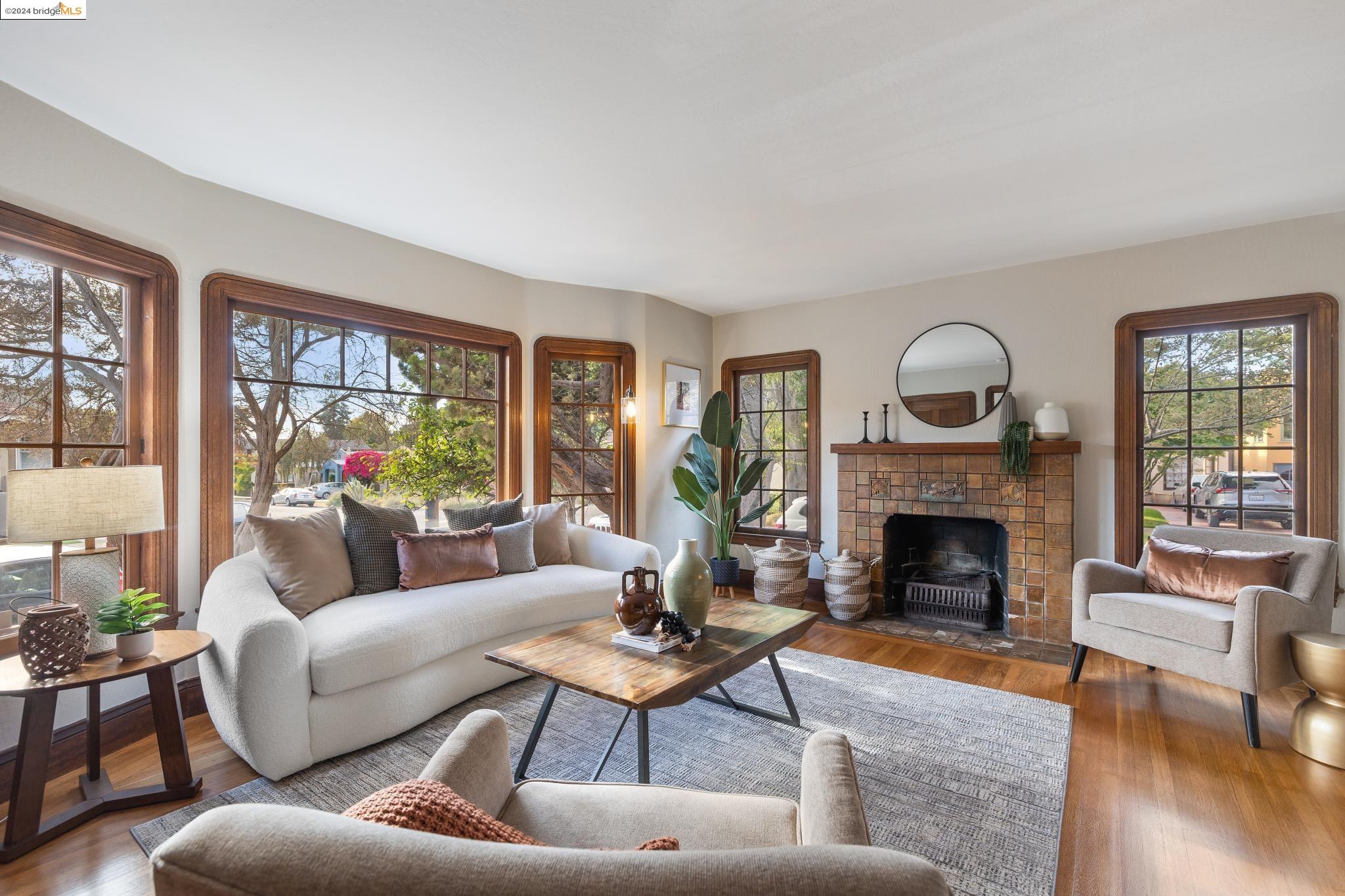 831 Ensenada Ave