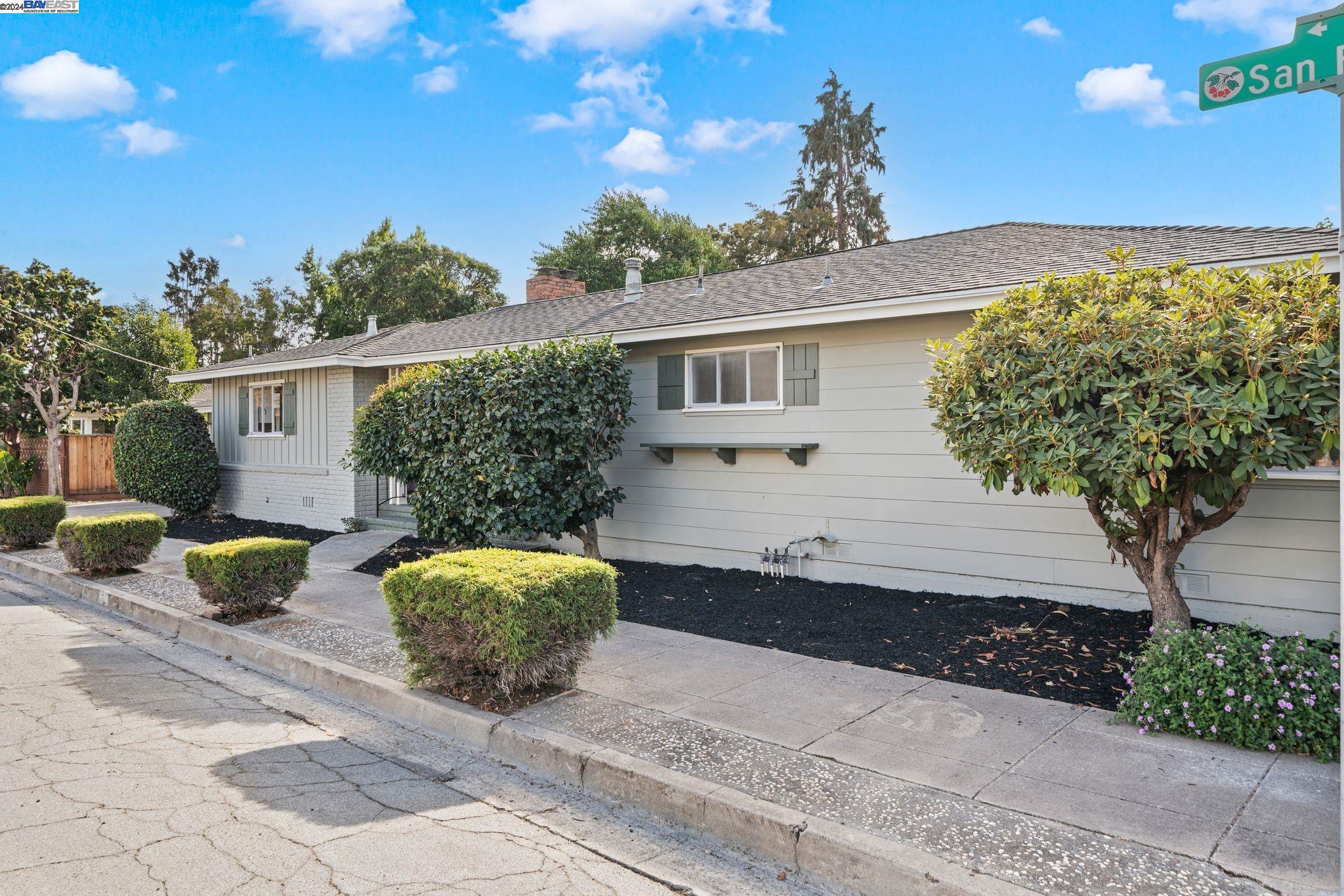 1013 San Rafael St