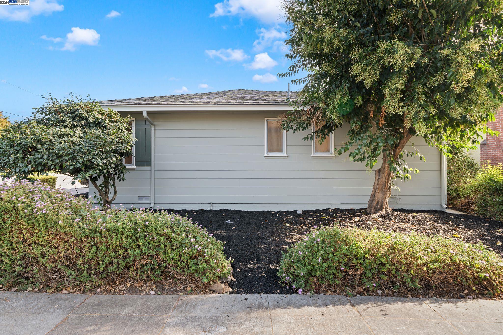 1013 San Rafael St