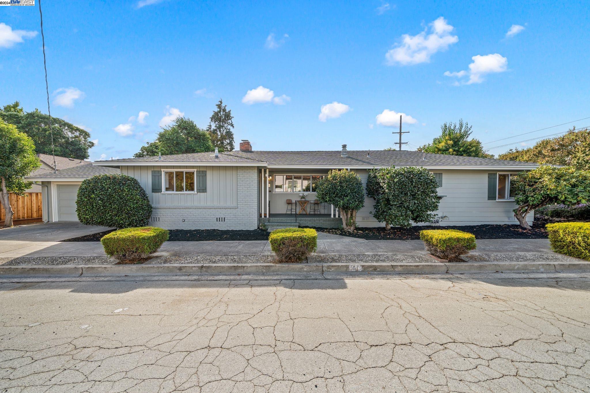 1013 San Rafael St