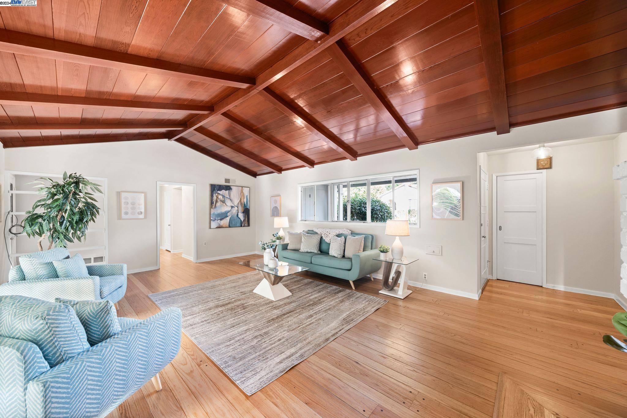 1013 San Rafael St