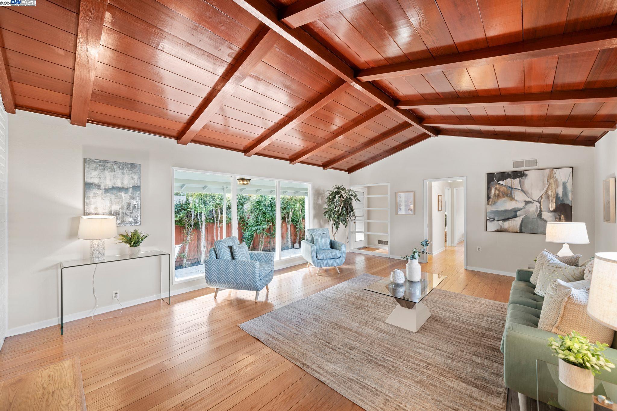 1013 San Rafael St