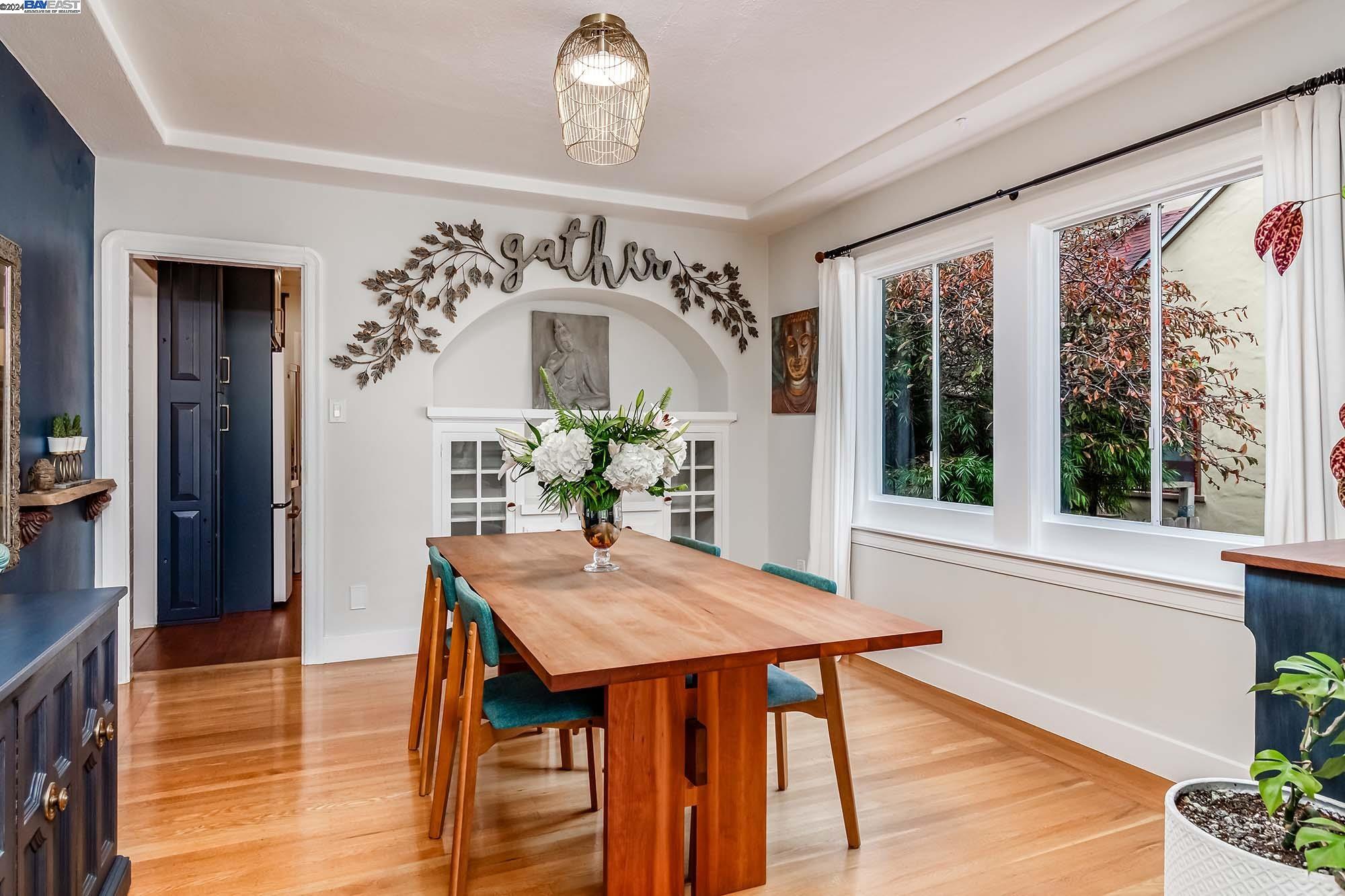 1652 Oak View Avenue