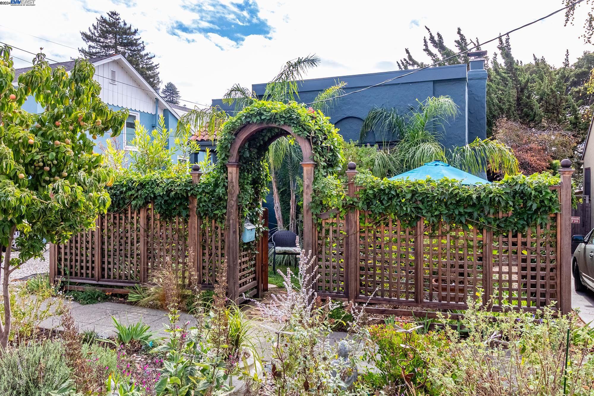 1652 Oak View Avenue