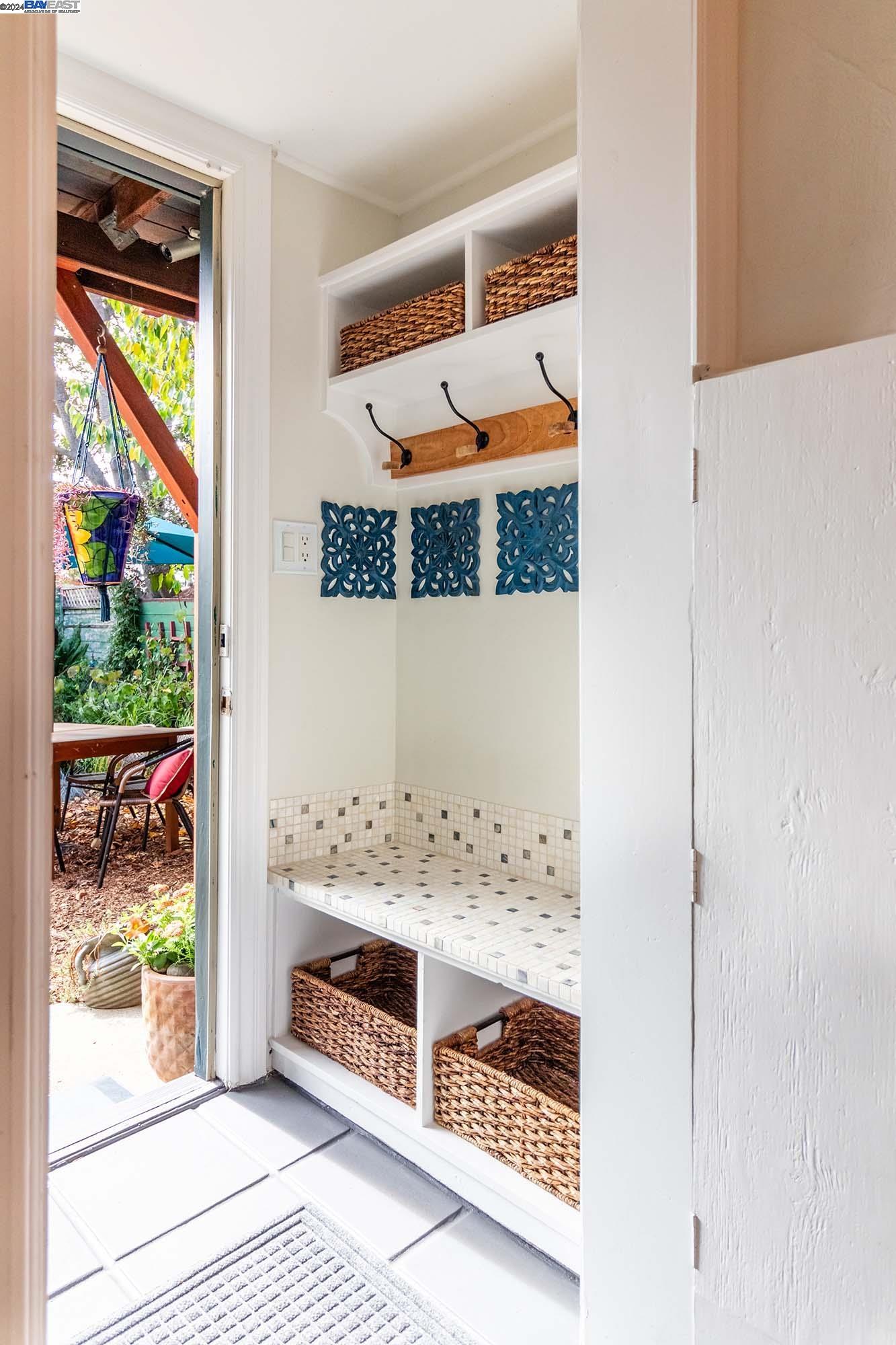 1652 Oak View Avenue