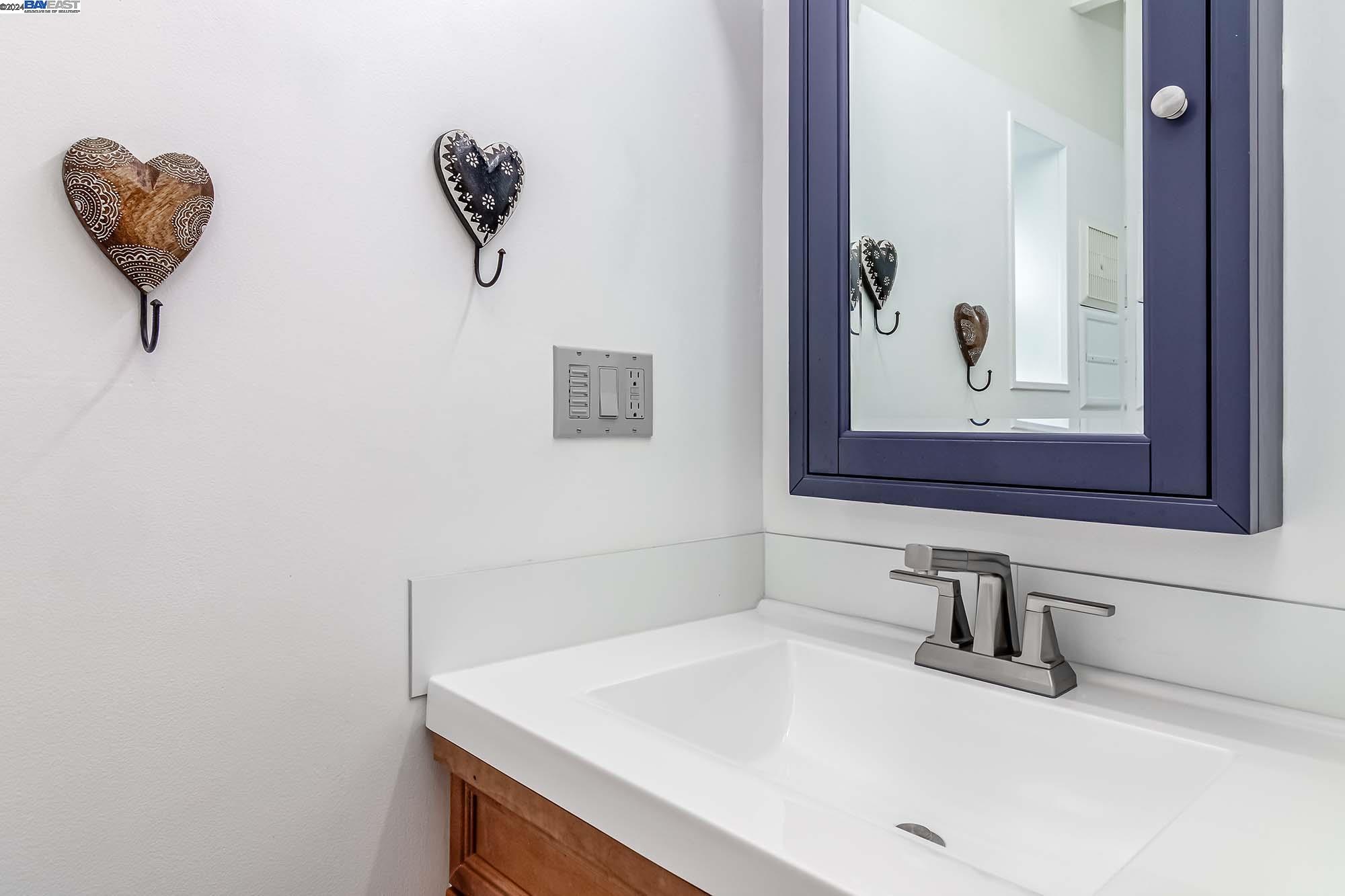 1652 Oak View Avenue