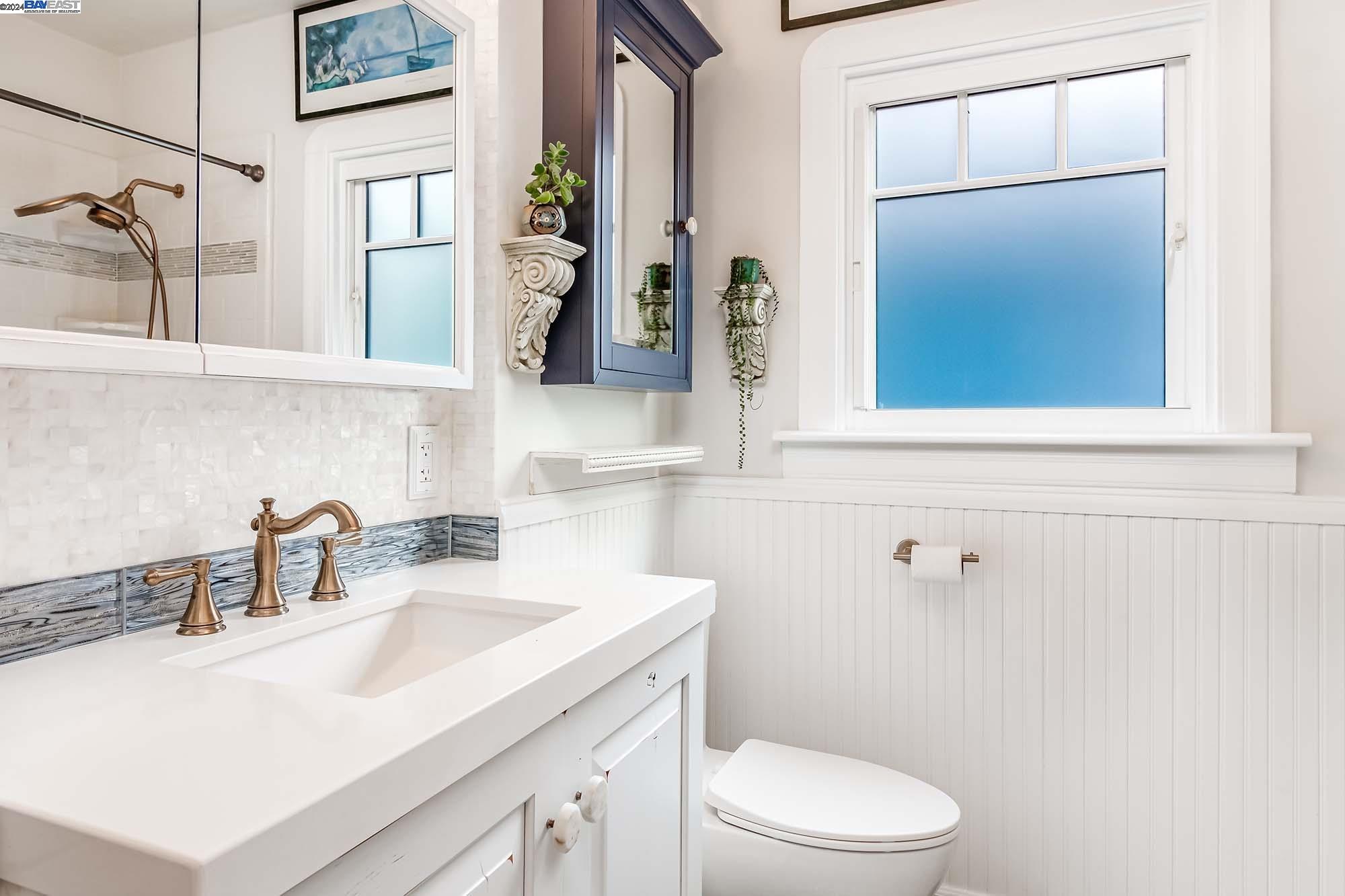 1652 Oak View Avenue