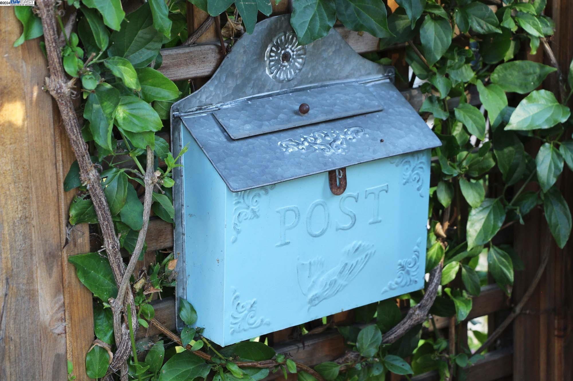 1652 Oak View Avenue