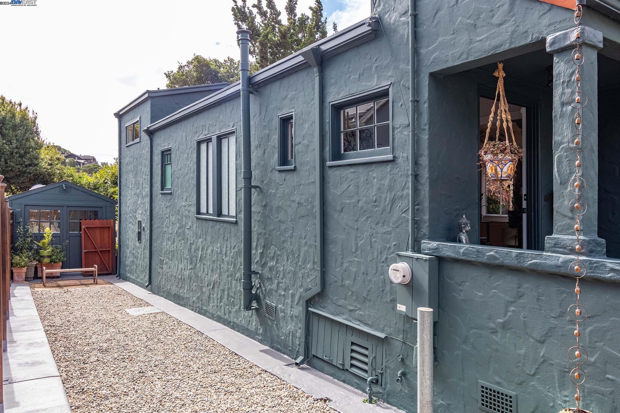 1652 Oak View Avenue