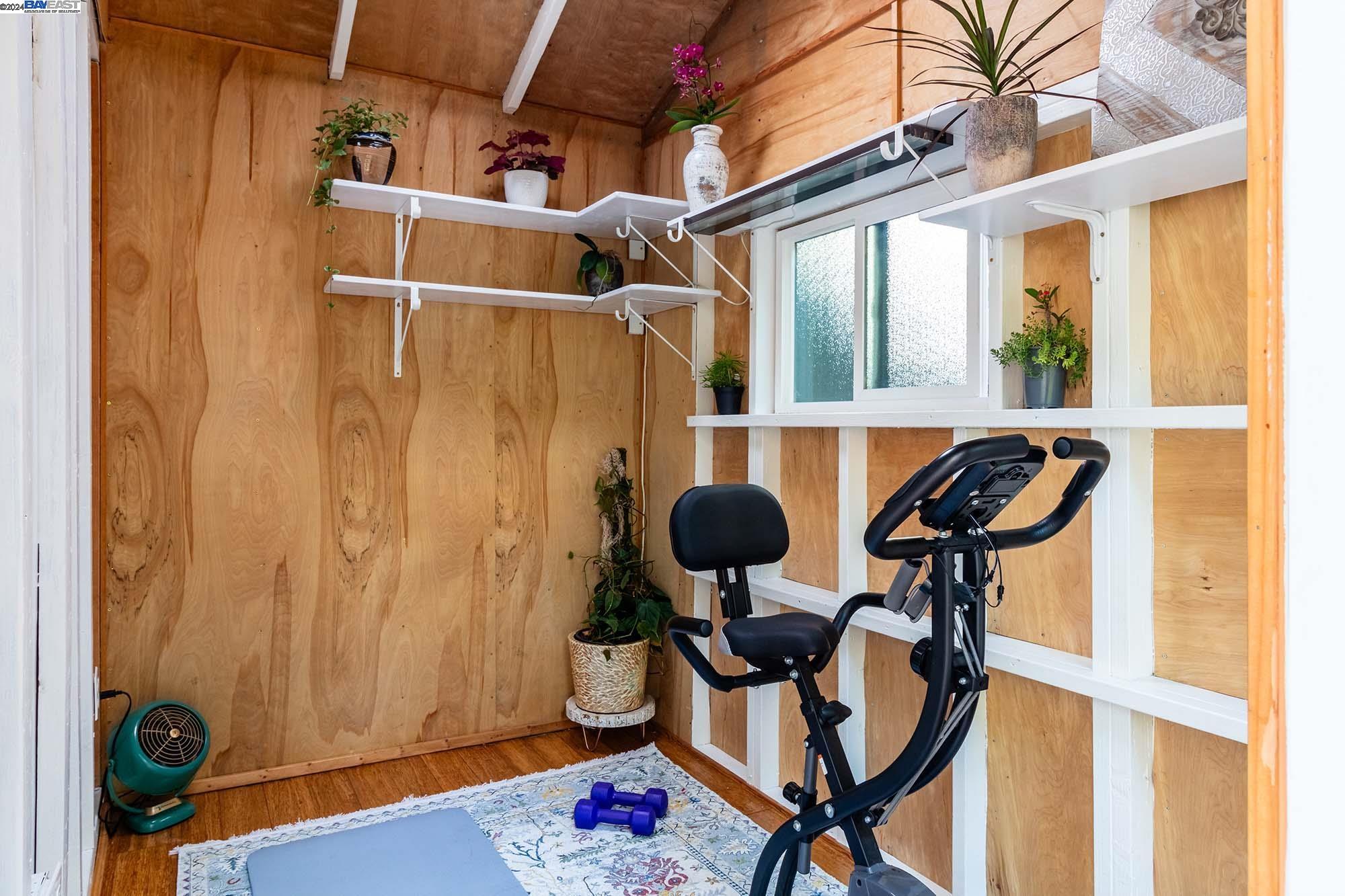 1652 Oak View Avenue