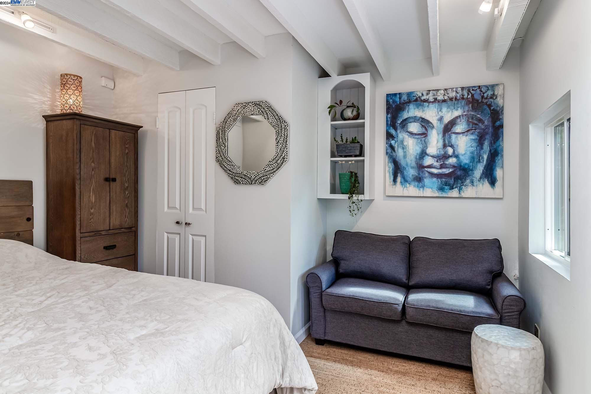 1652 Oak View Avenue