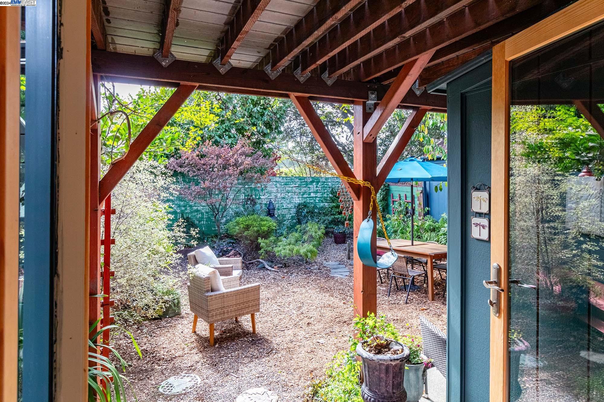 1652 Oak View Avenue