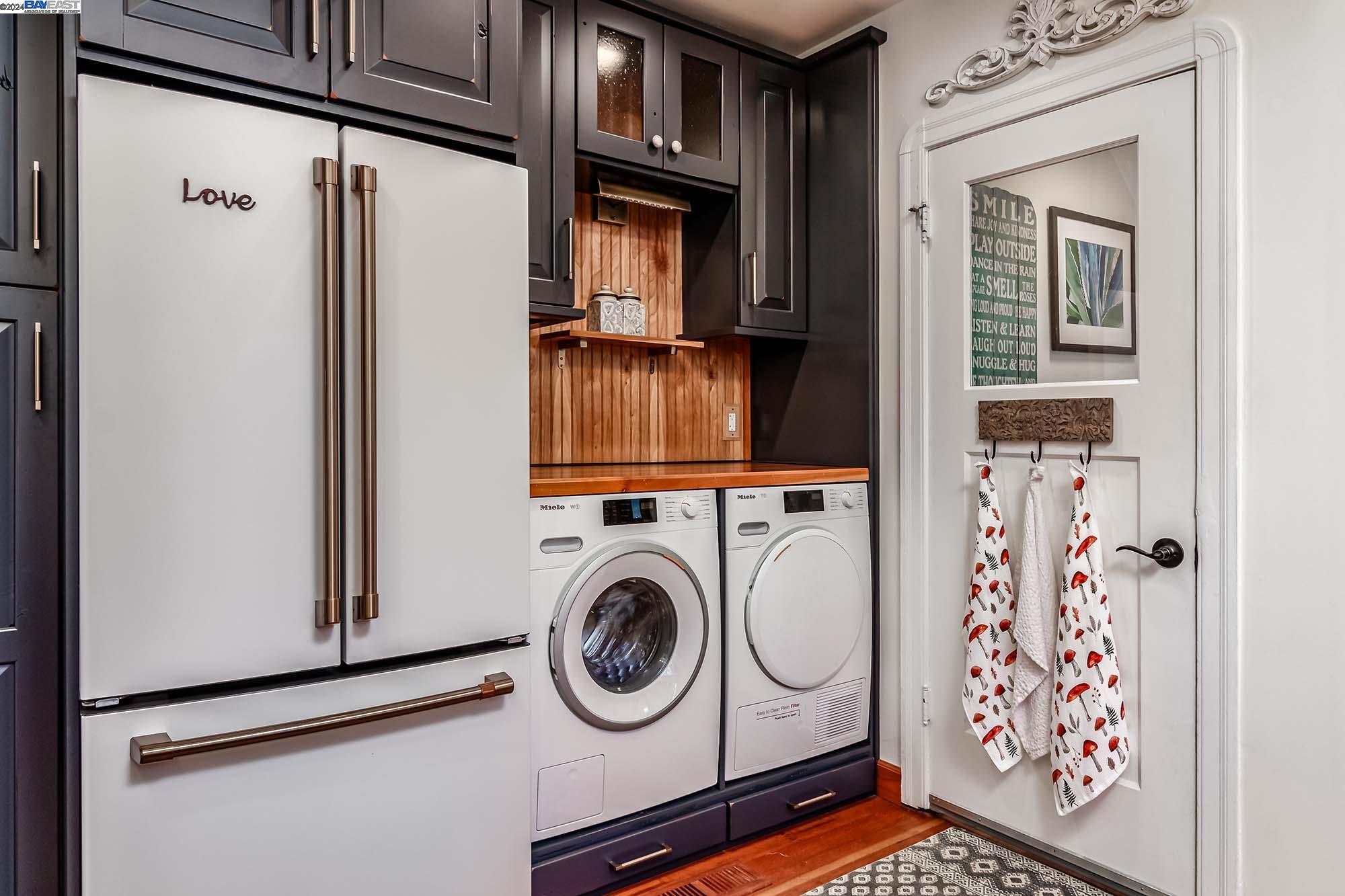 1652 Oak View Avenue