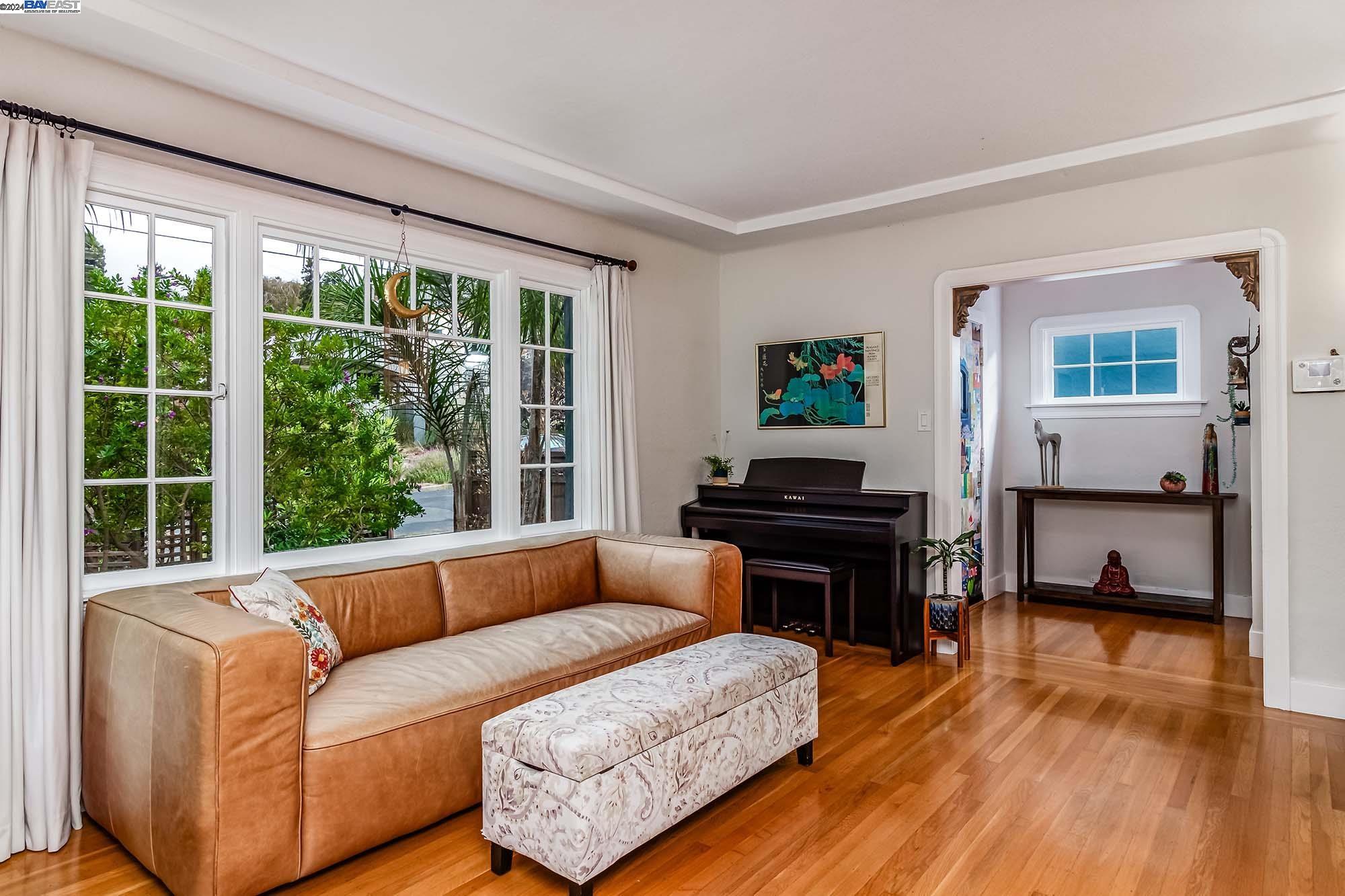 1652 Oak View Avenue