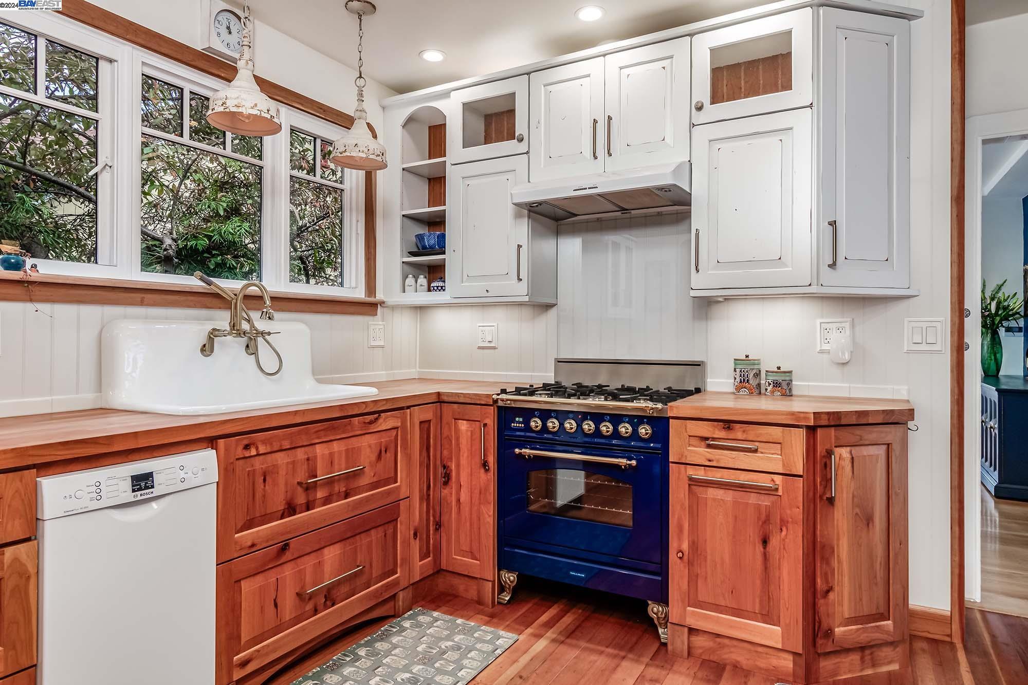 1652 Oak View Avenue