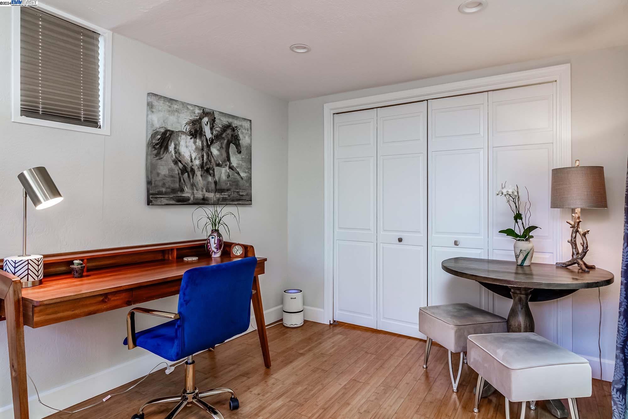 1652 Oak View Avenue