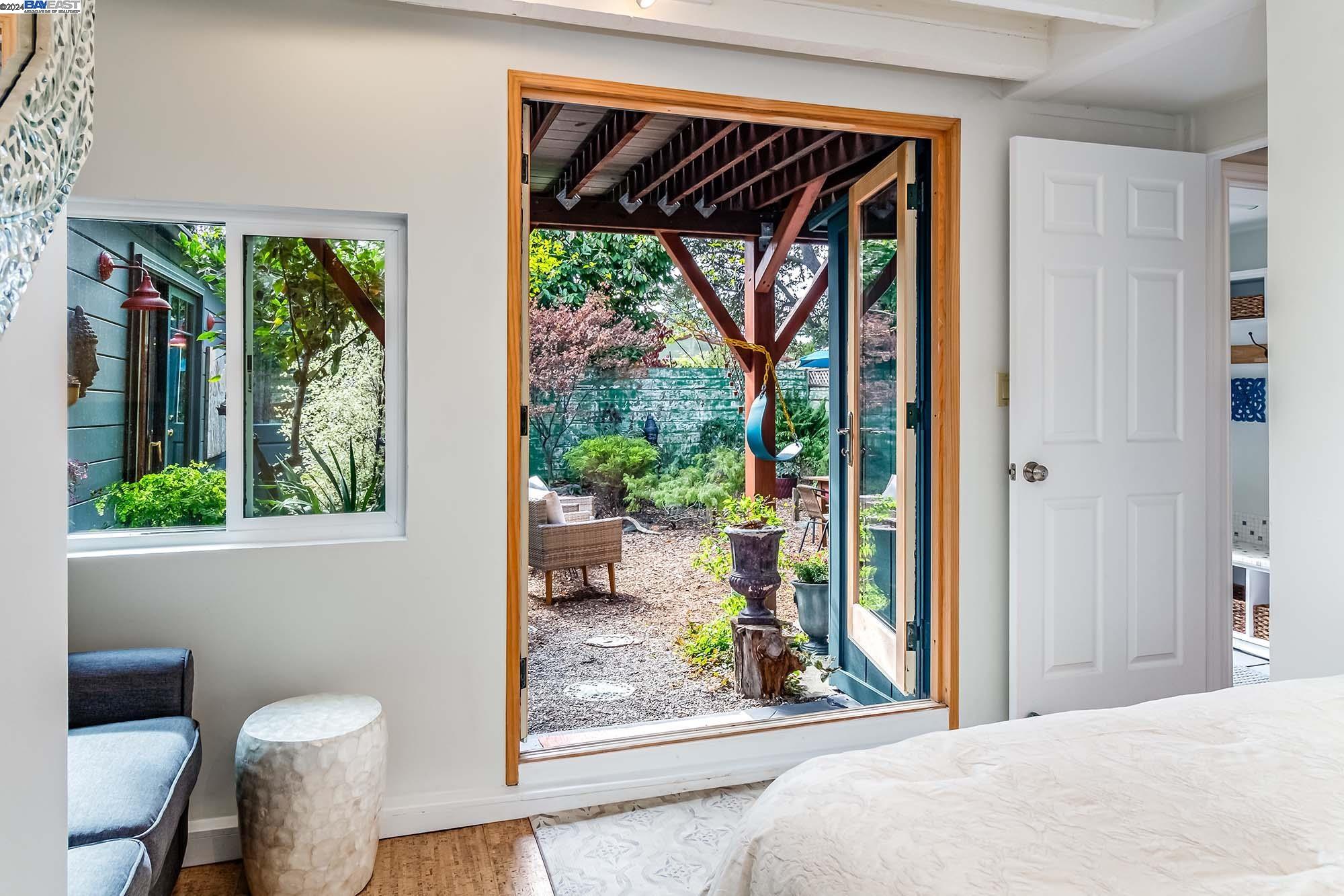 1652 Oak View Avenue