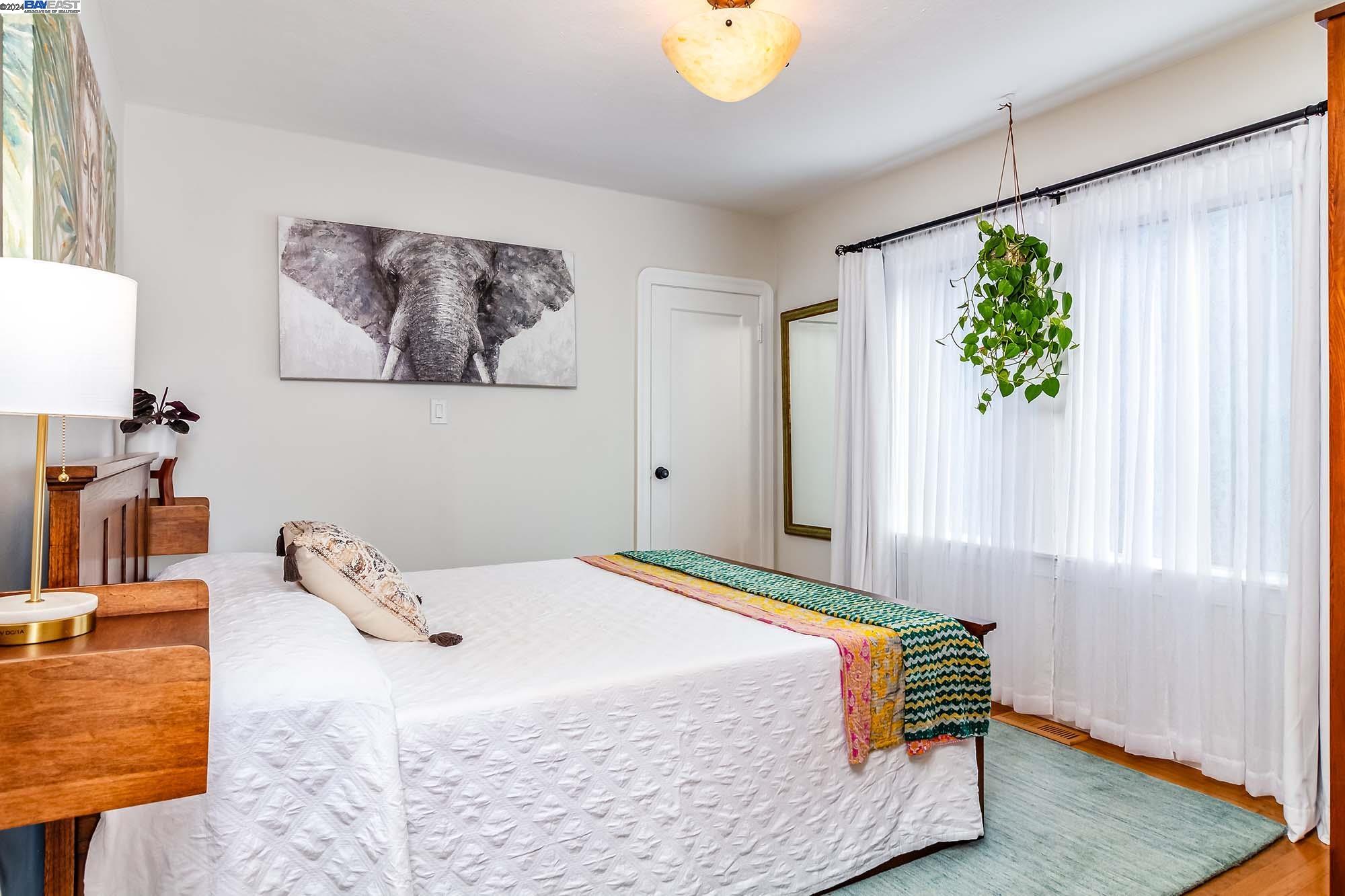 1652 Oak View Avenue