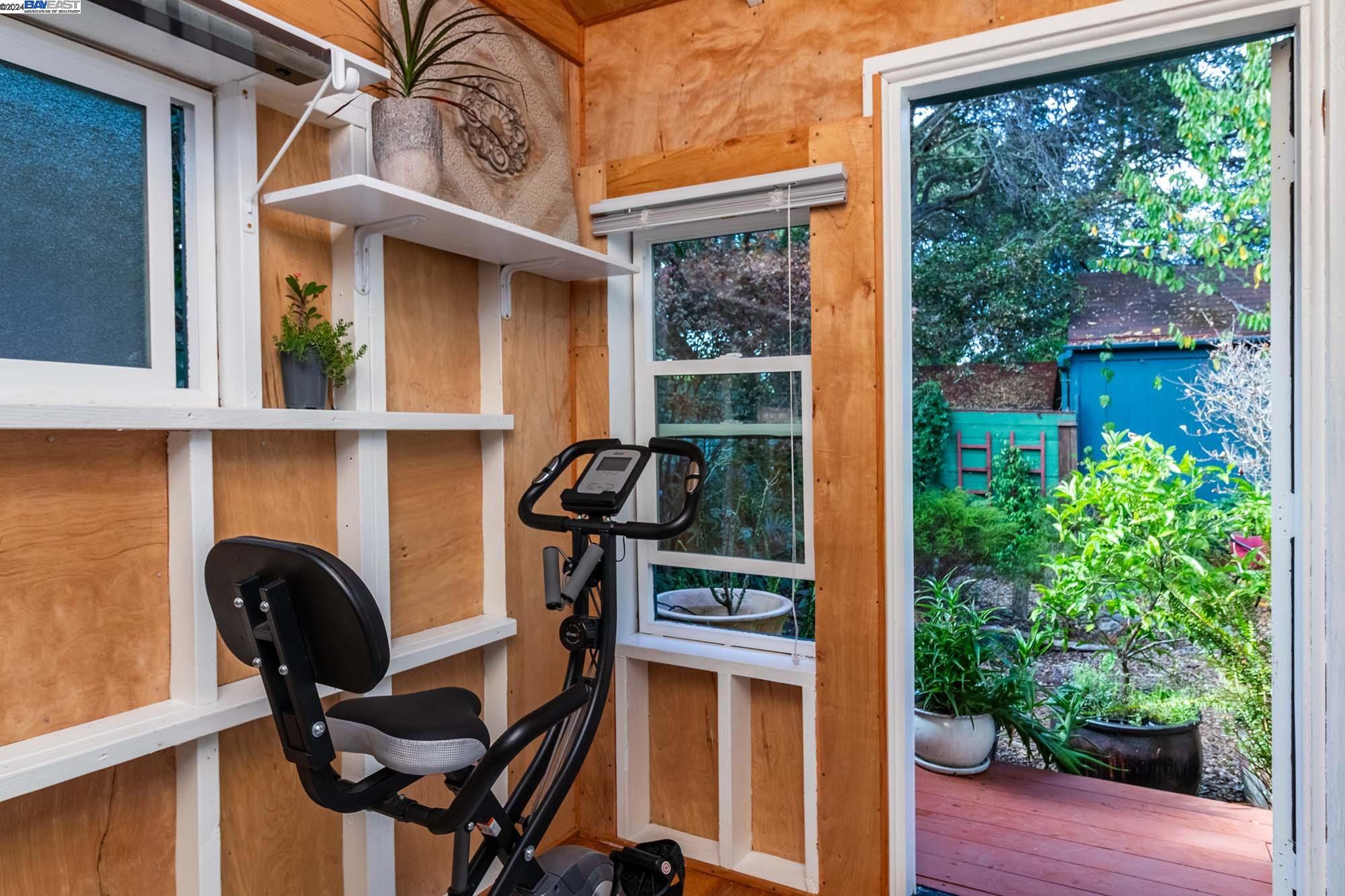 1652 Oak View Avenue