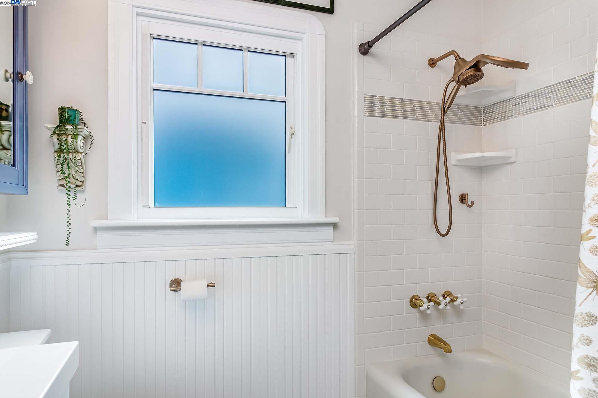 1652 Oak View Avenue