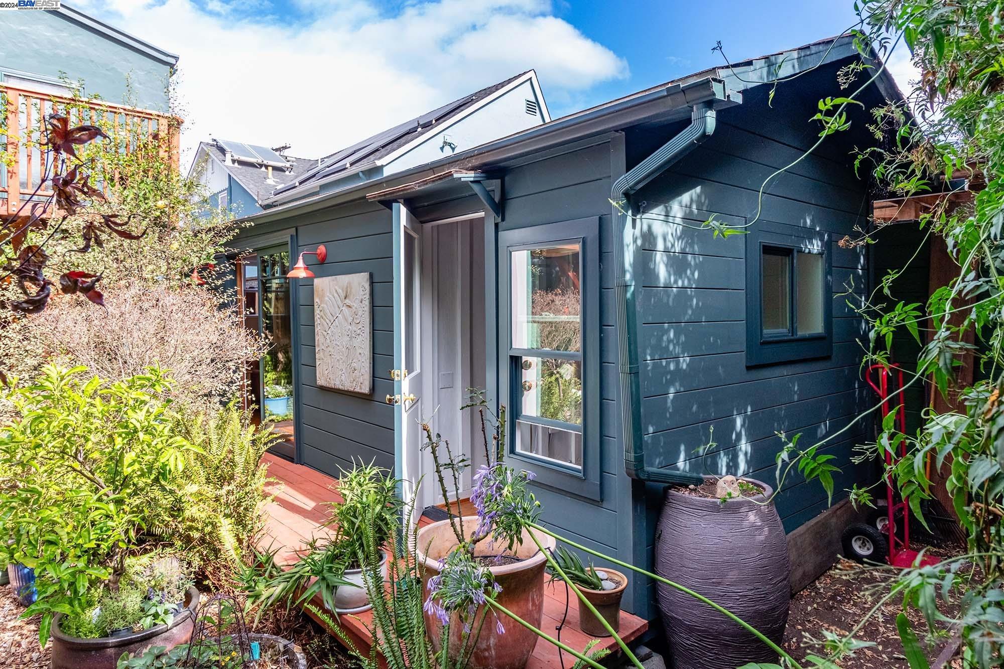 1652 Oak View Avenue