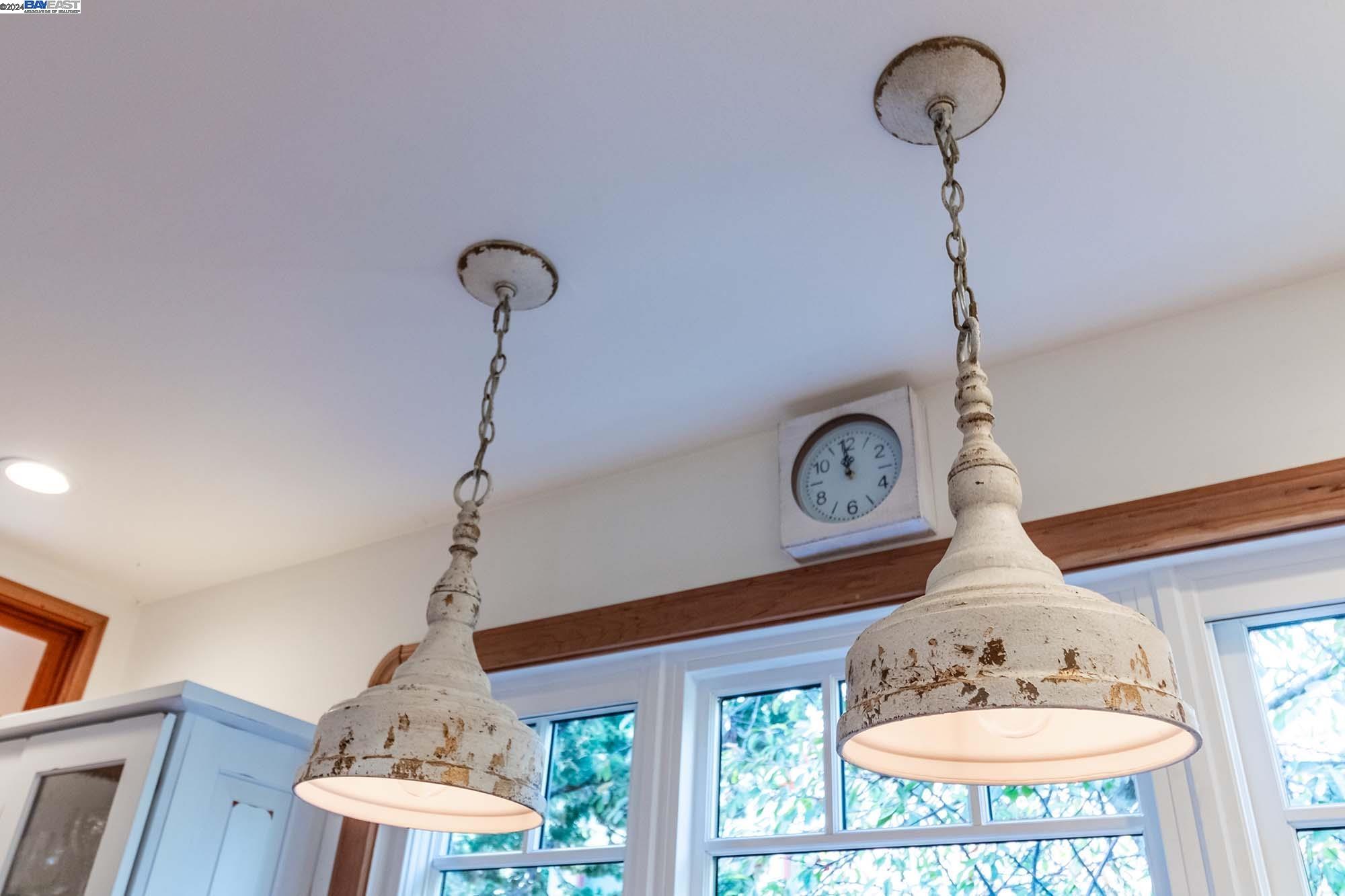 1652 Oak View Avenue