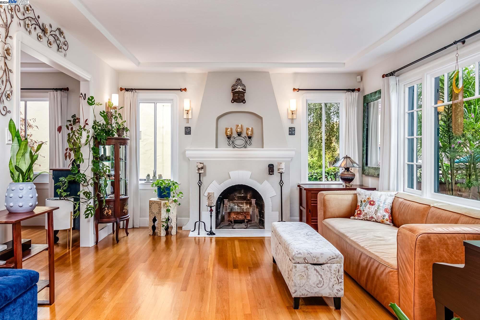 1652 Oak View Avenue