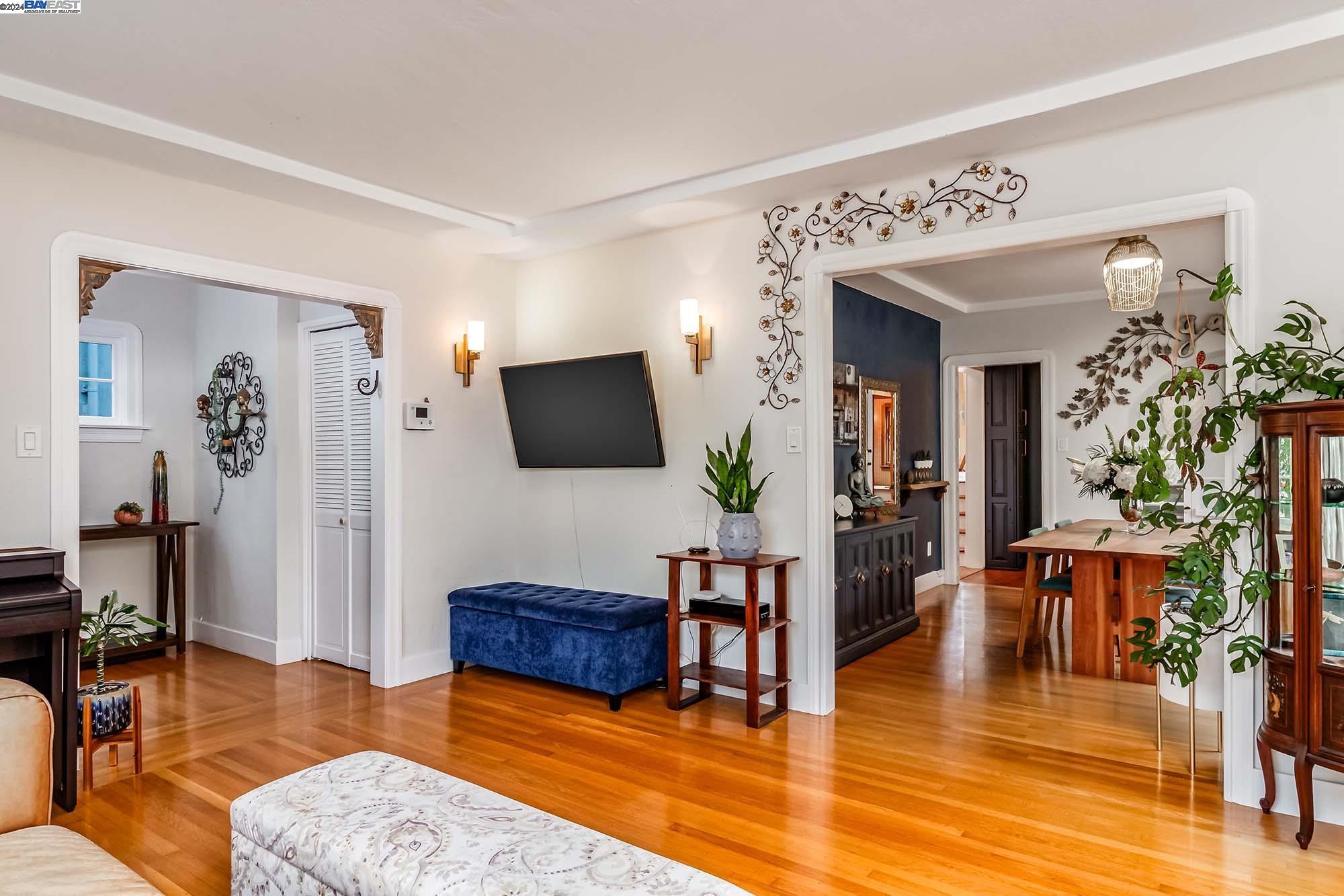 1652 Oak View Avenue