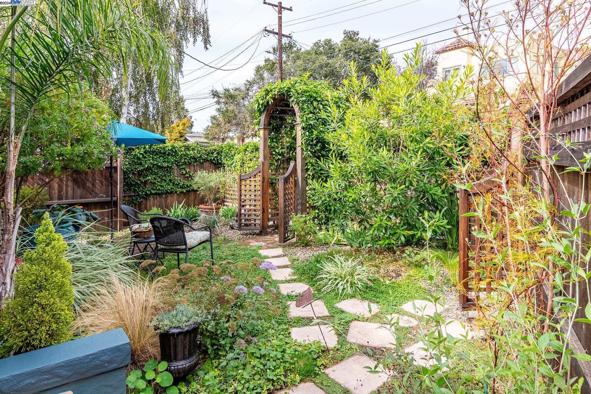 1652 Oak View Avenue