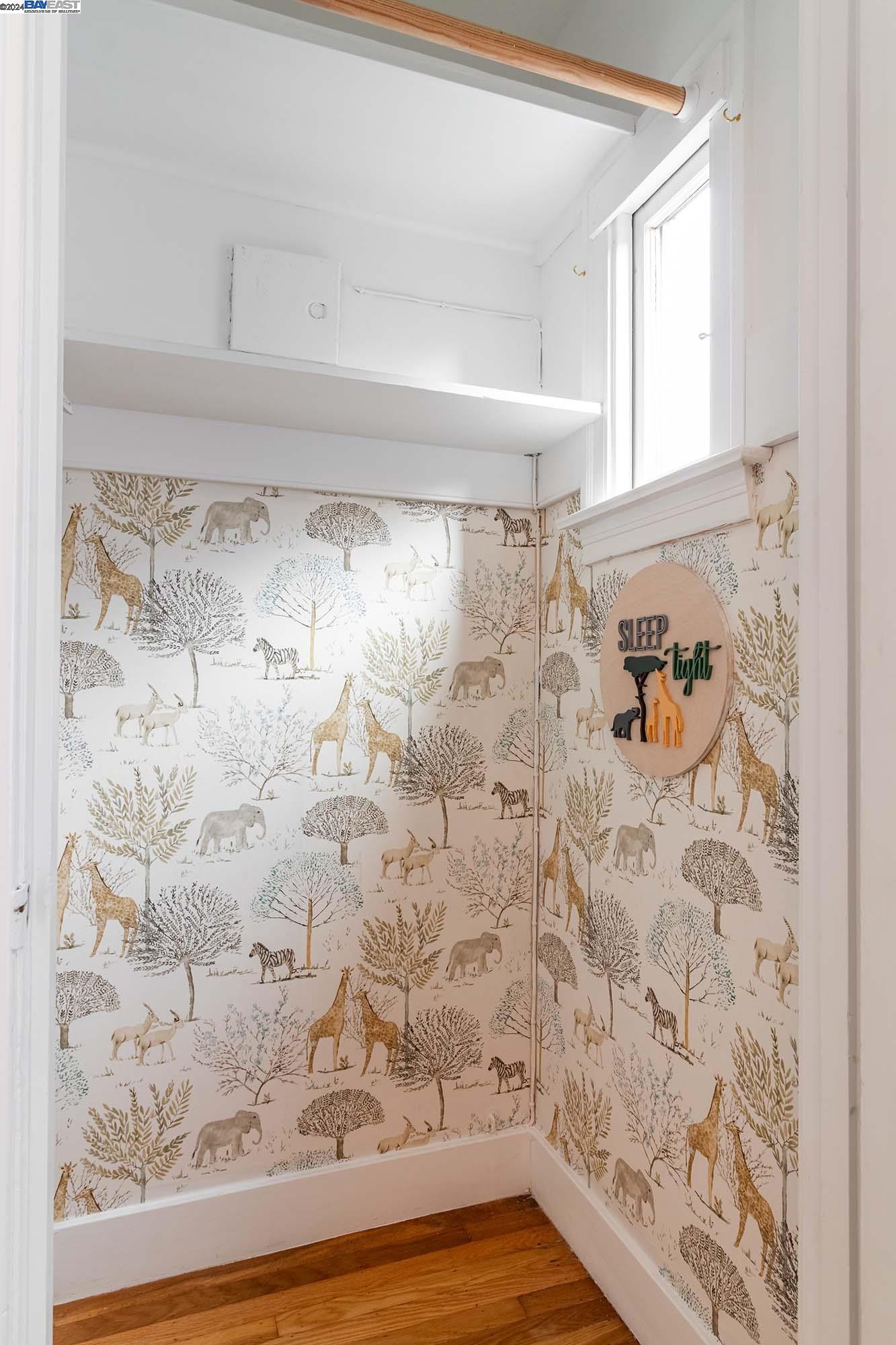 1652 Oak View Avenue