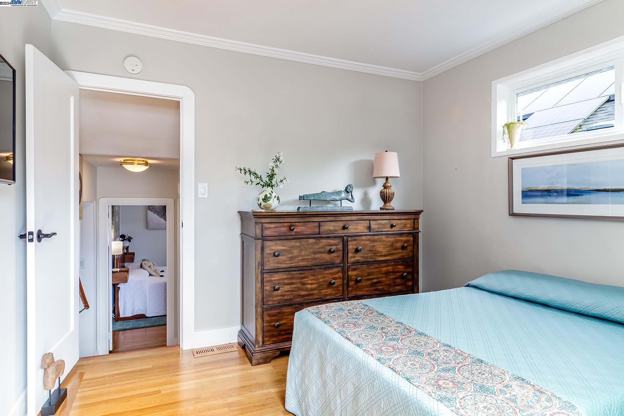 1652 Oak View Avenue