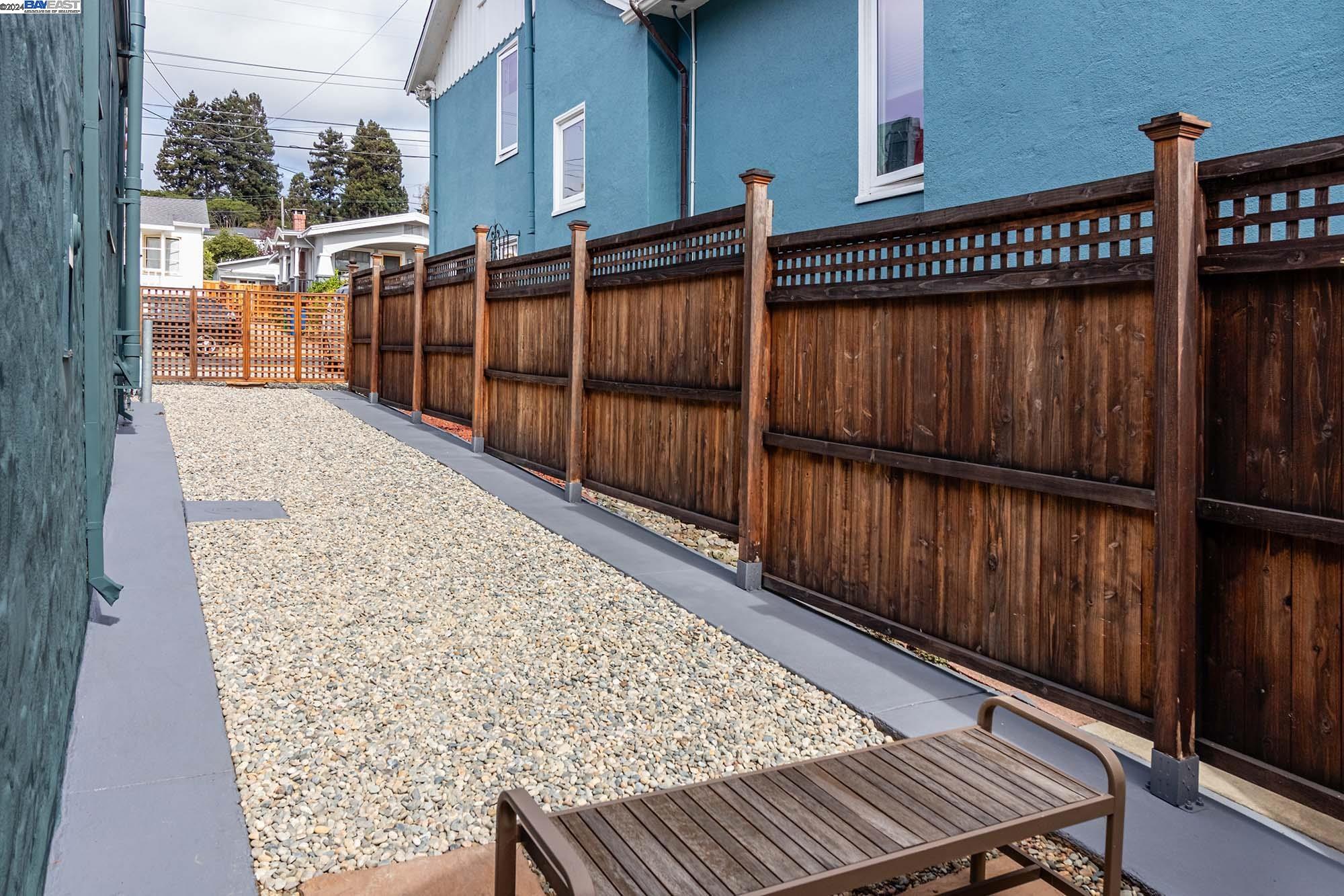 1652 Oak View Avenue