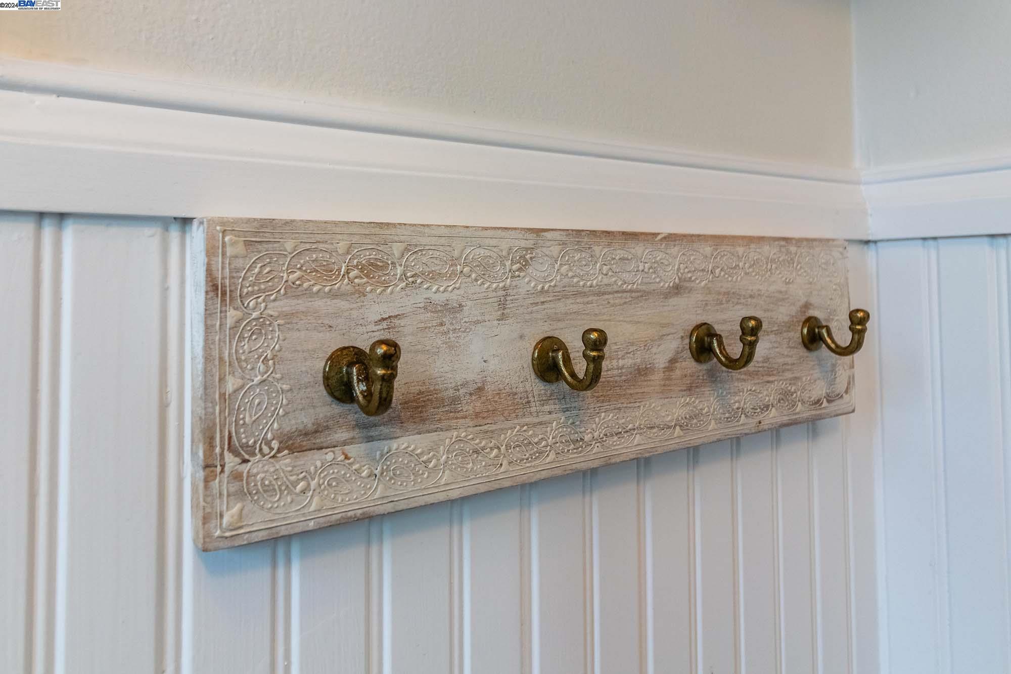 1652 Oak View Avenue