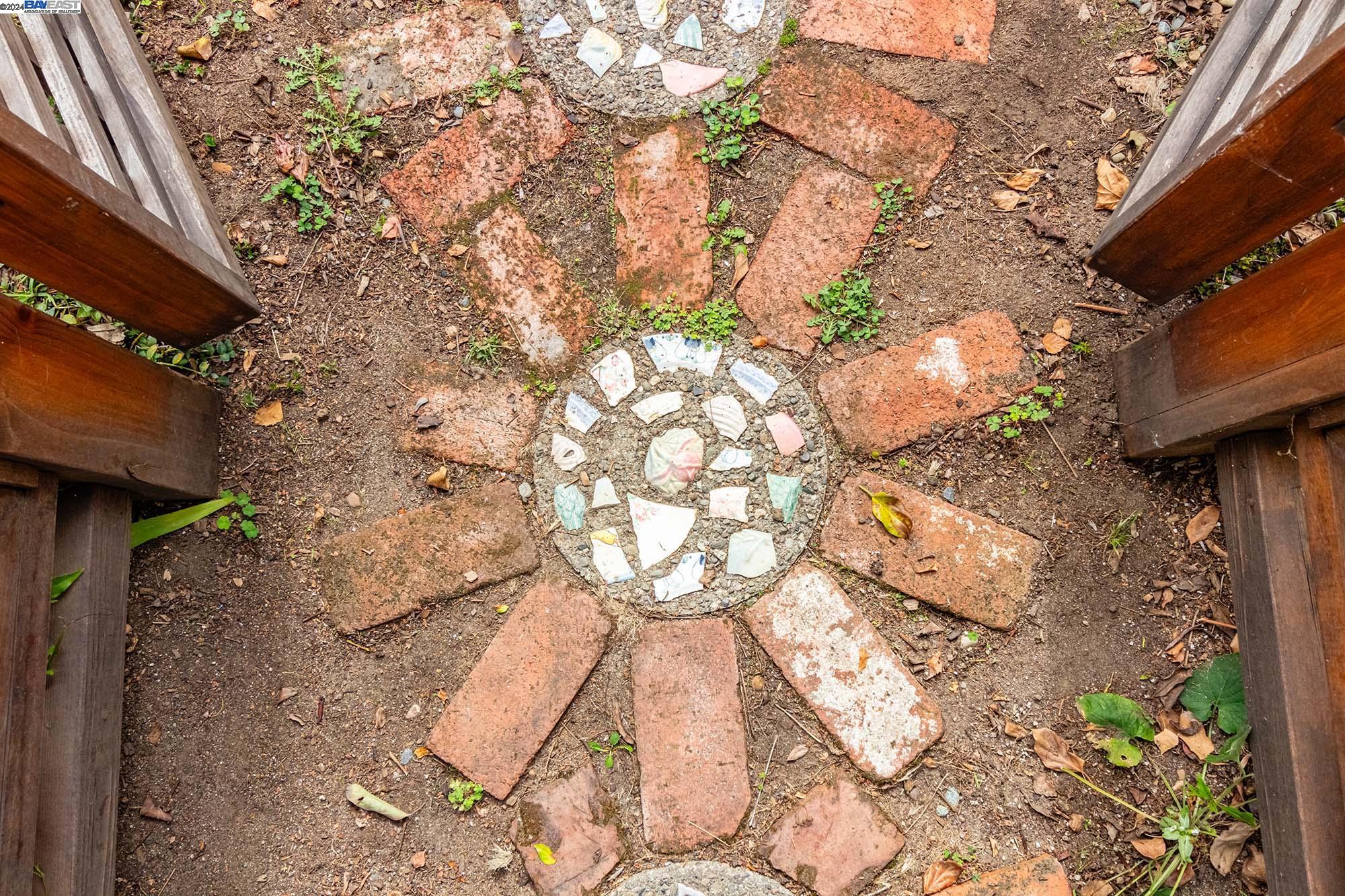 1652 Oak View Avenue