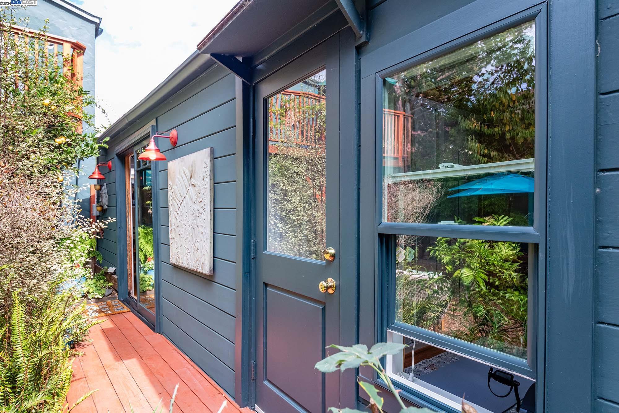 1652 Oak View Avenue