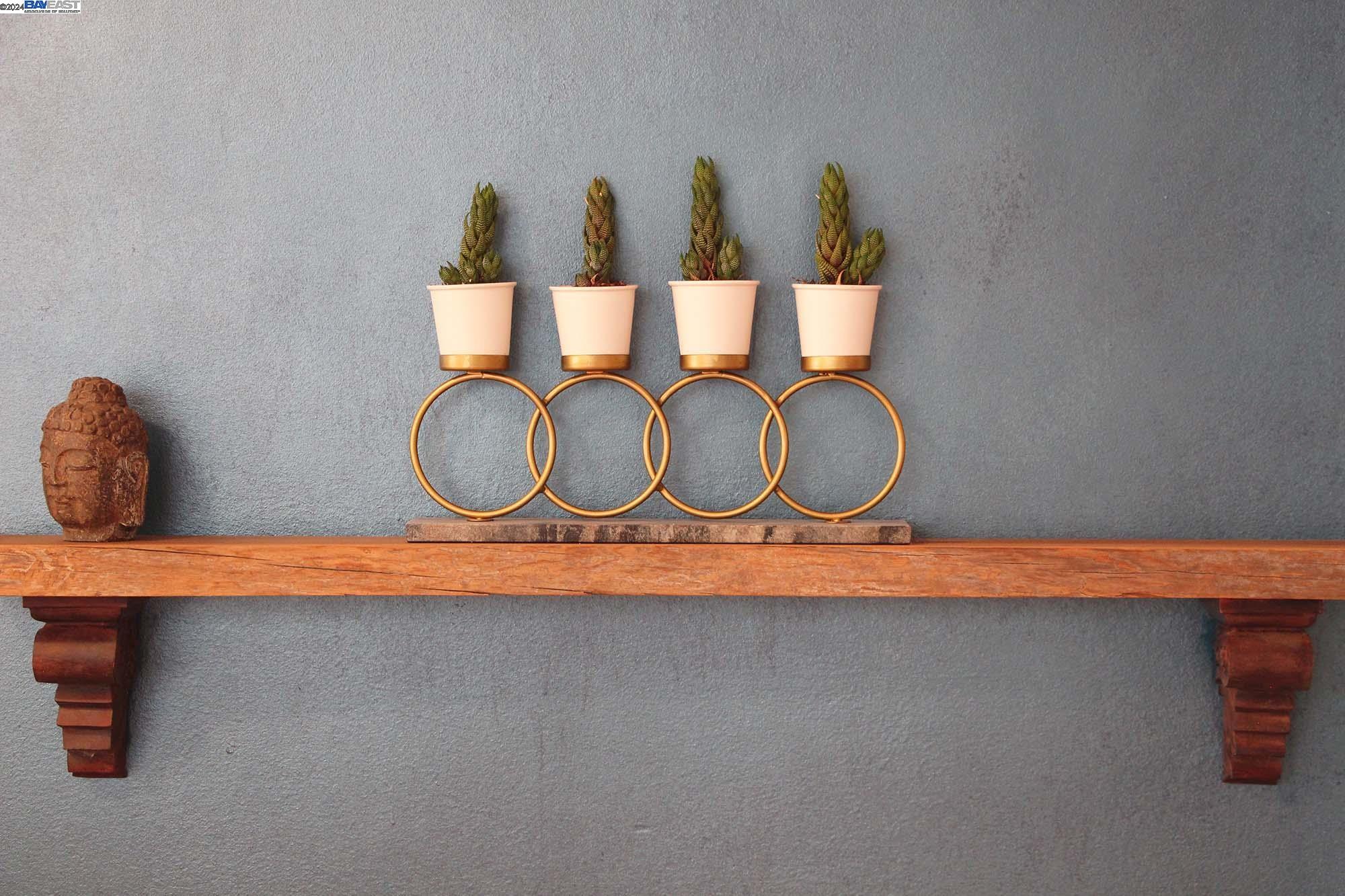 1652 Oak View Avenue