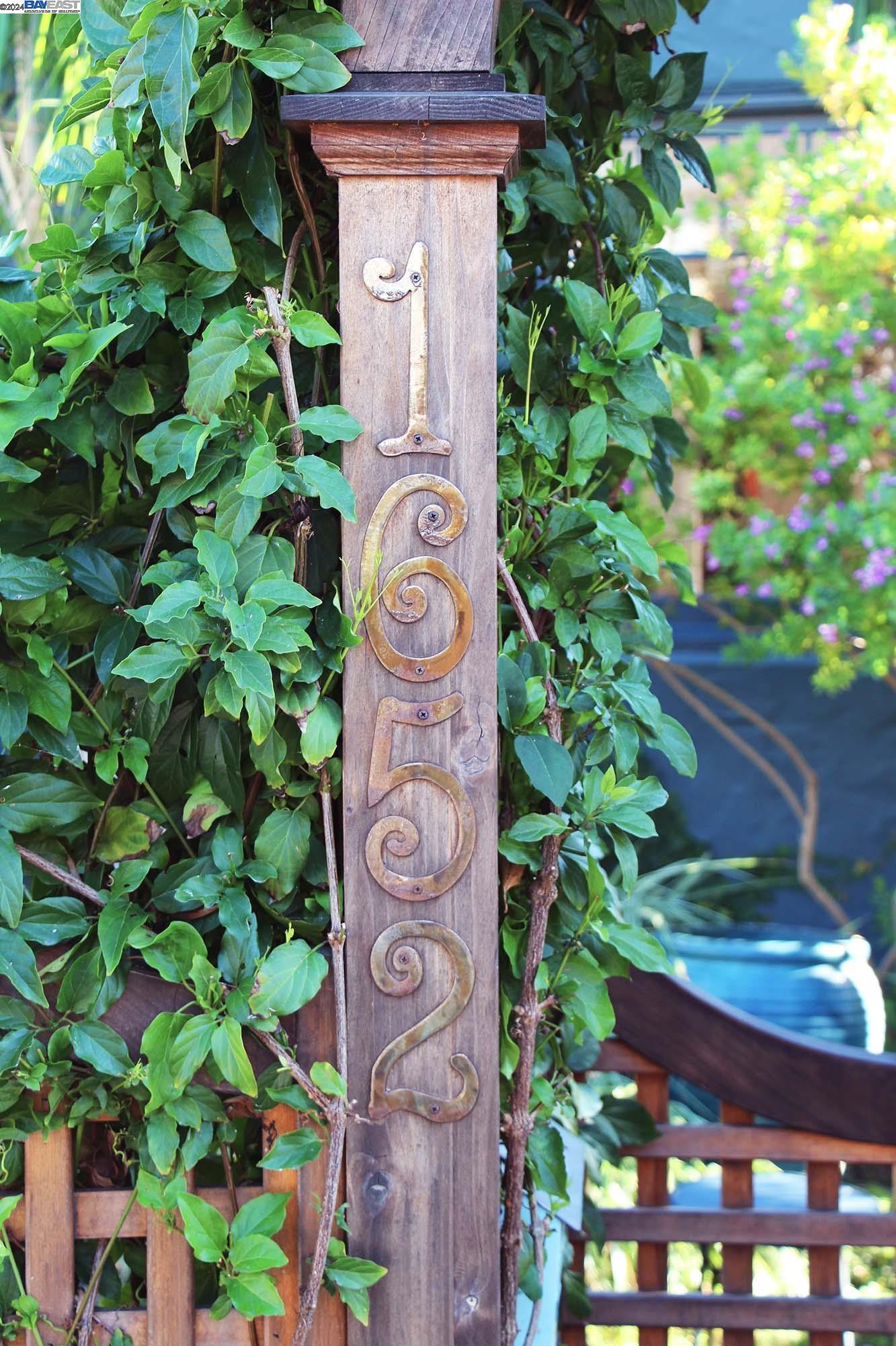 1652 Oak View Avenue