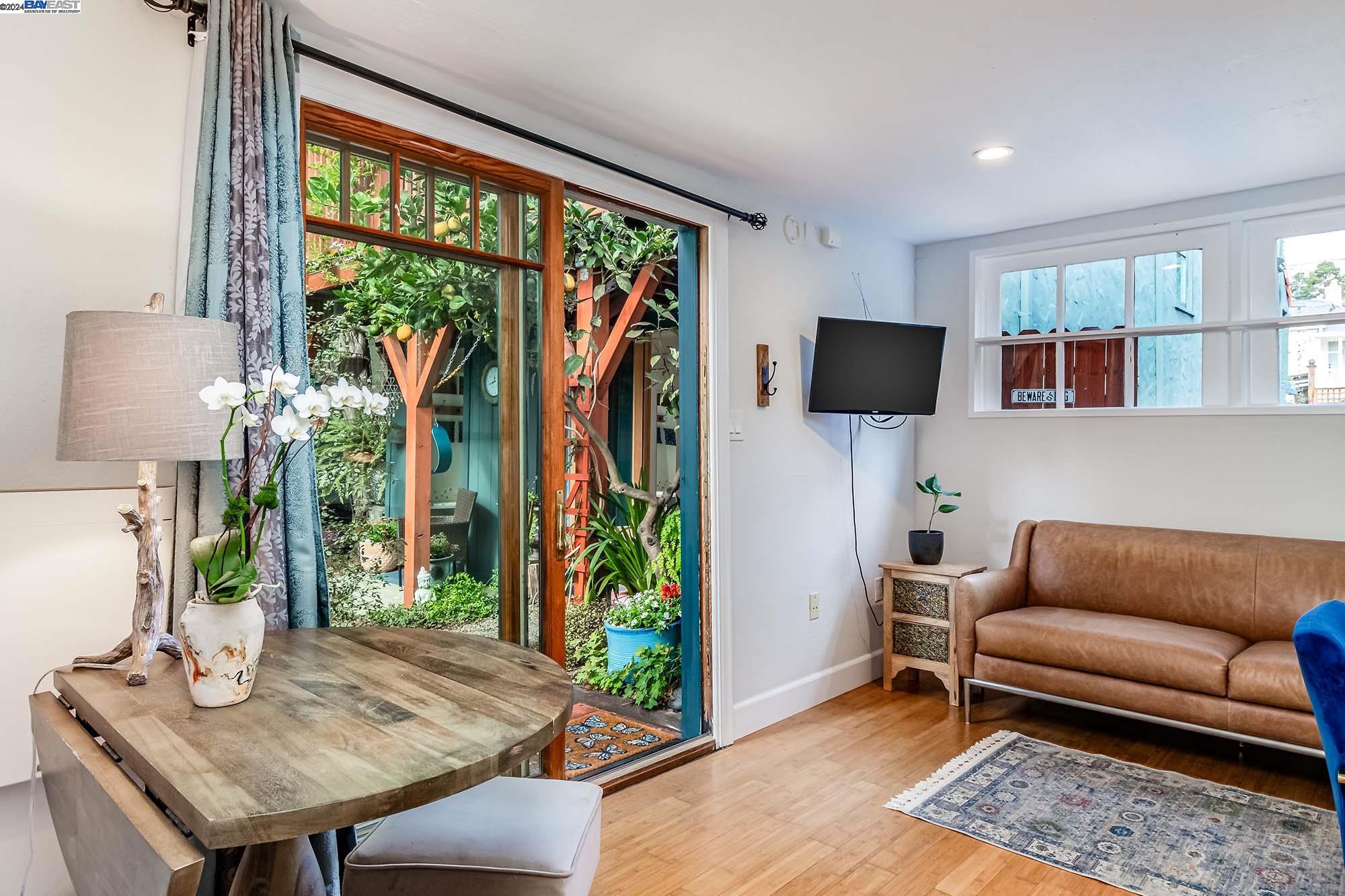 1652 Oak View Avenue