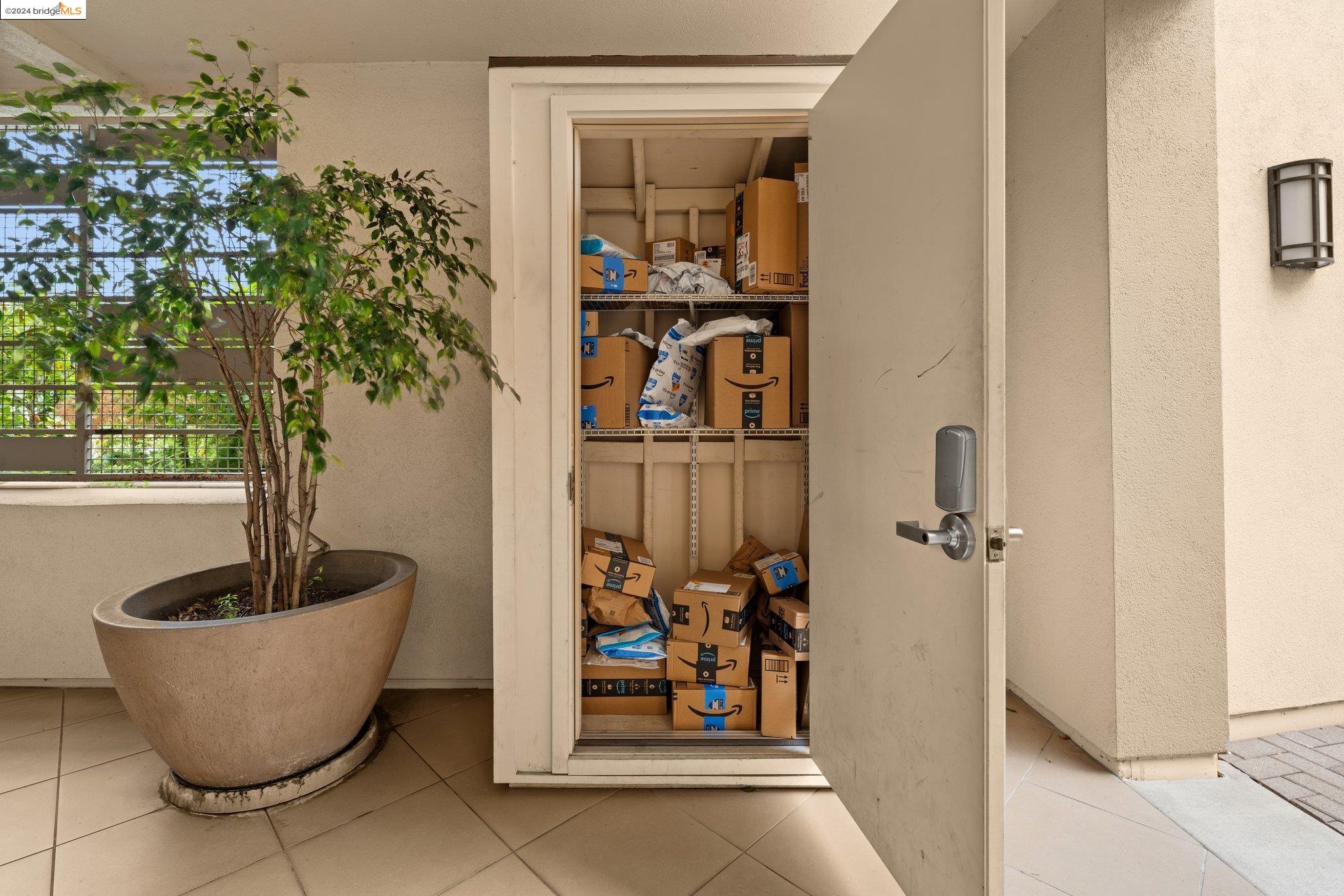 1488 El Camino Real # 302