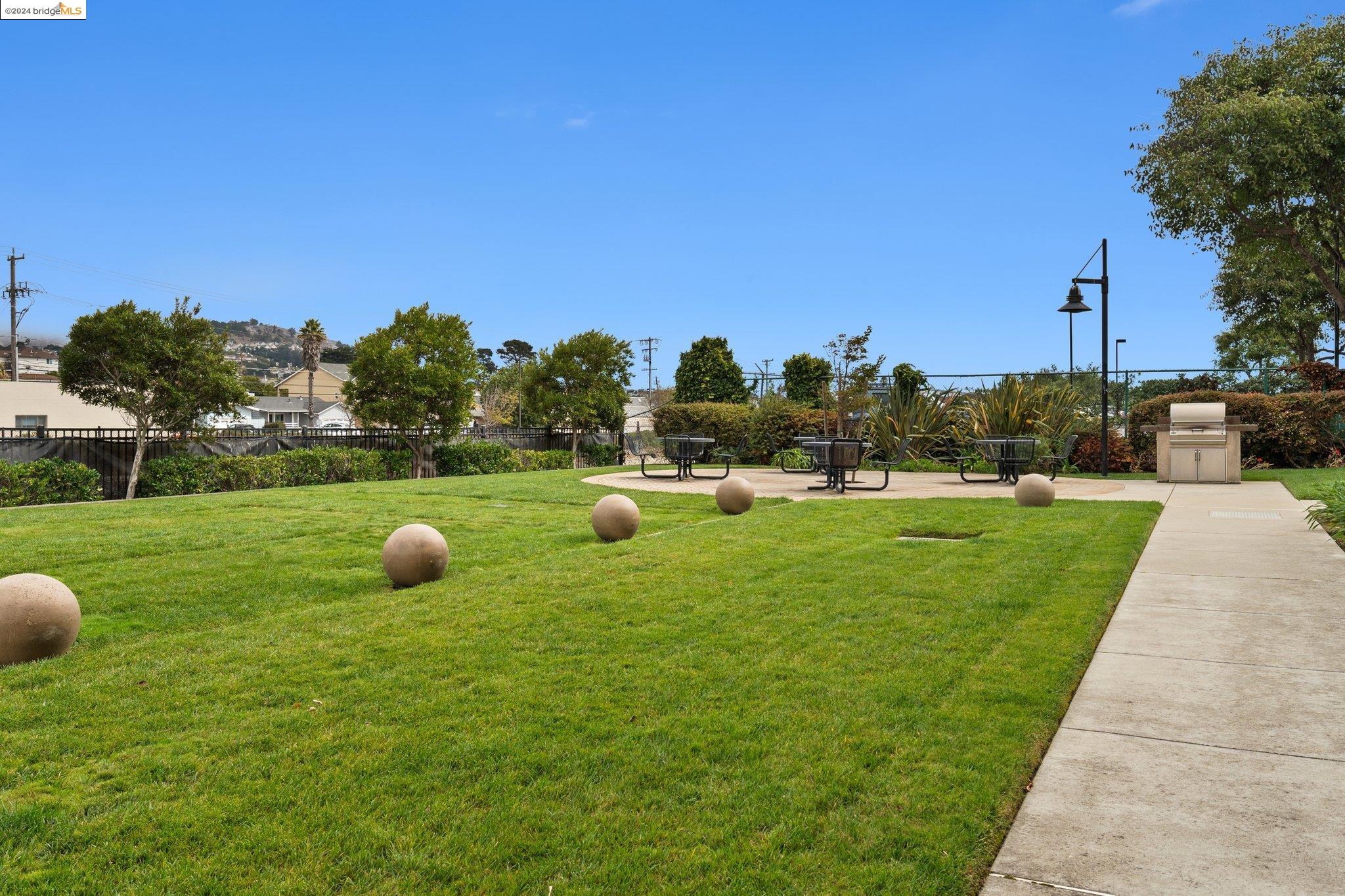 1488 El Camino Real # 302