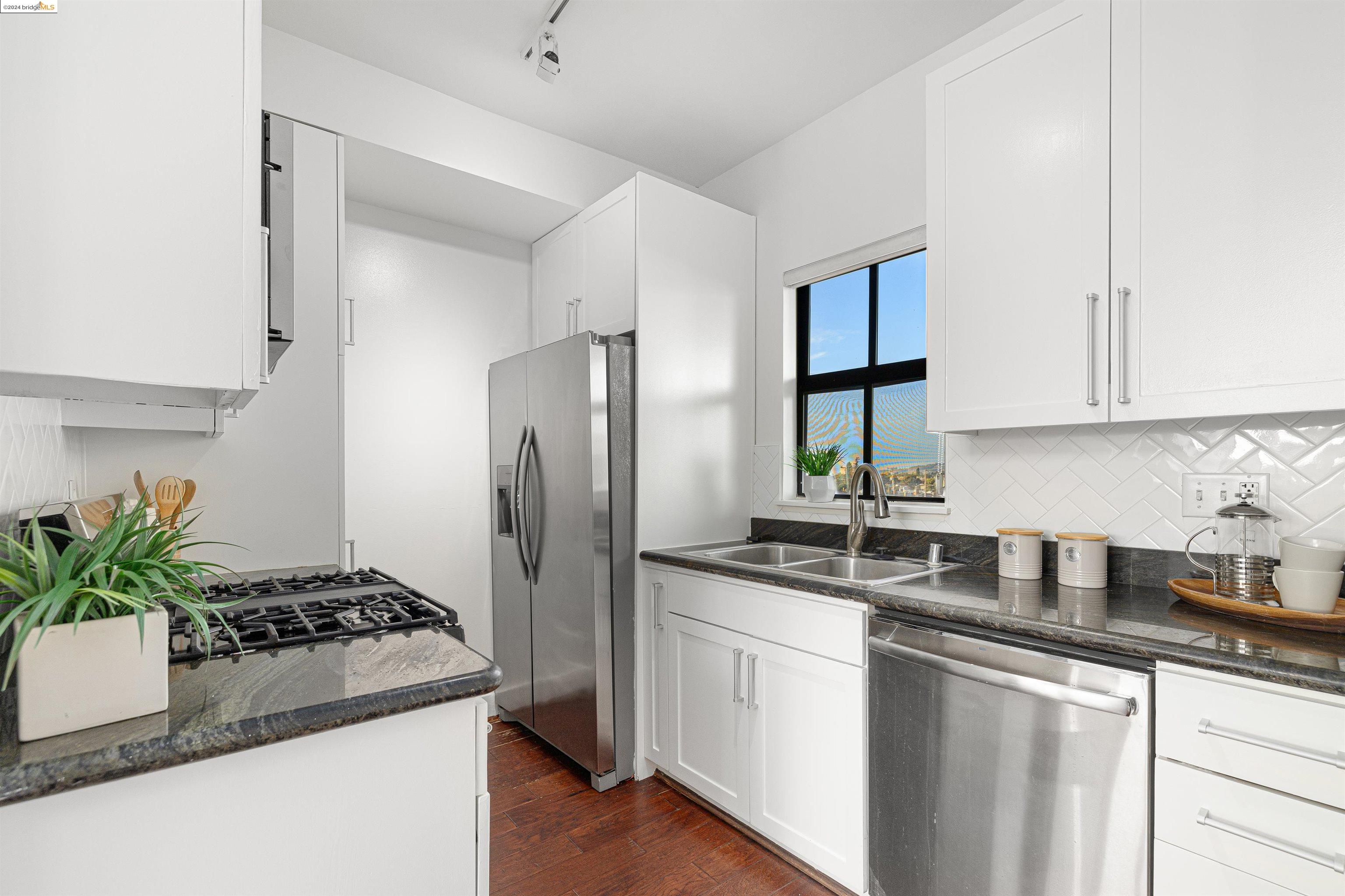 4811 Telegraph Ave # 508