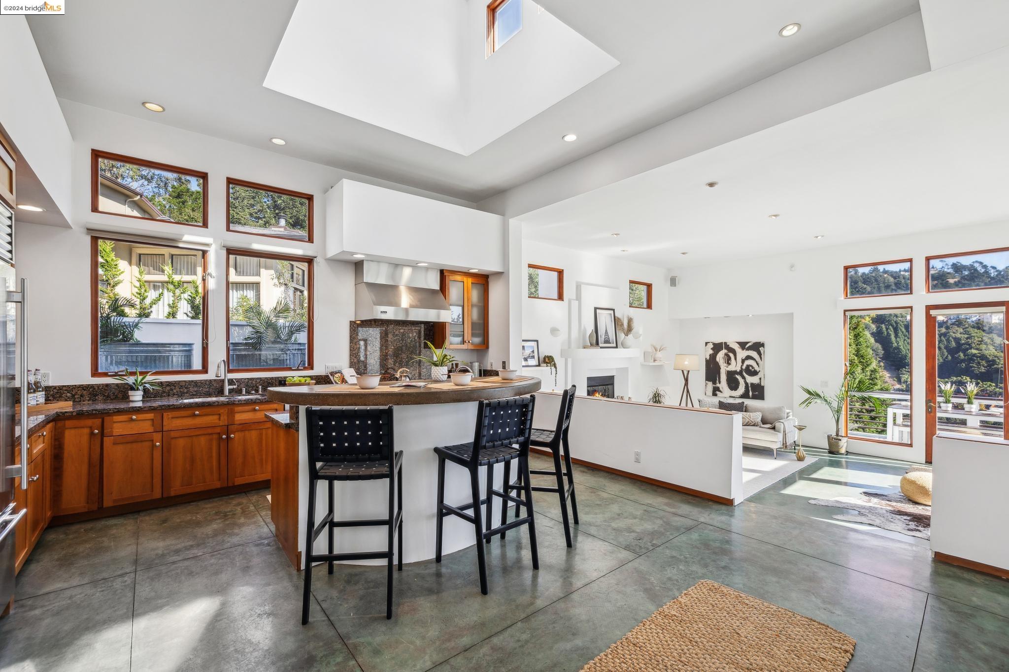 6938 Buckingham Blvd