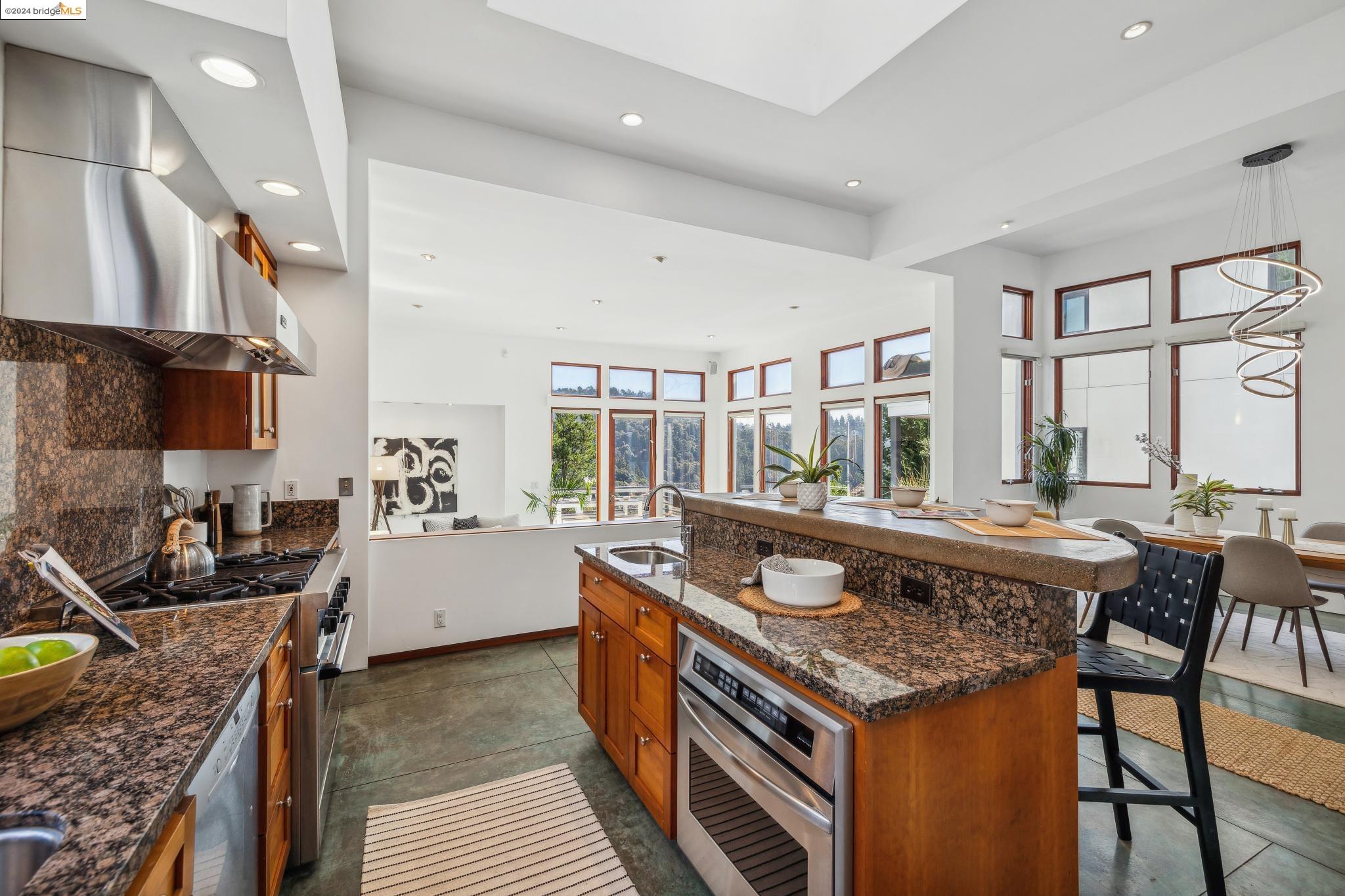 6938 Buckingham Blvd