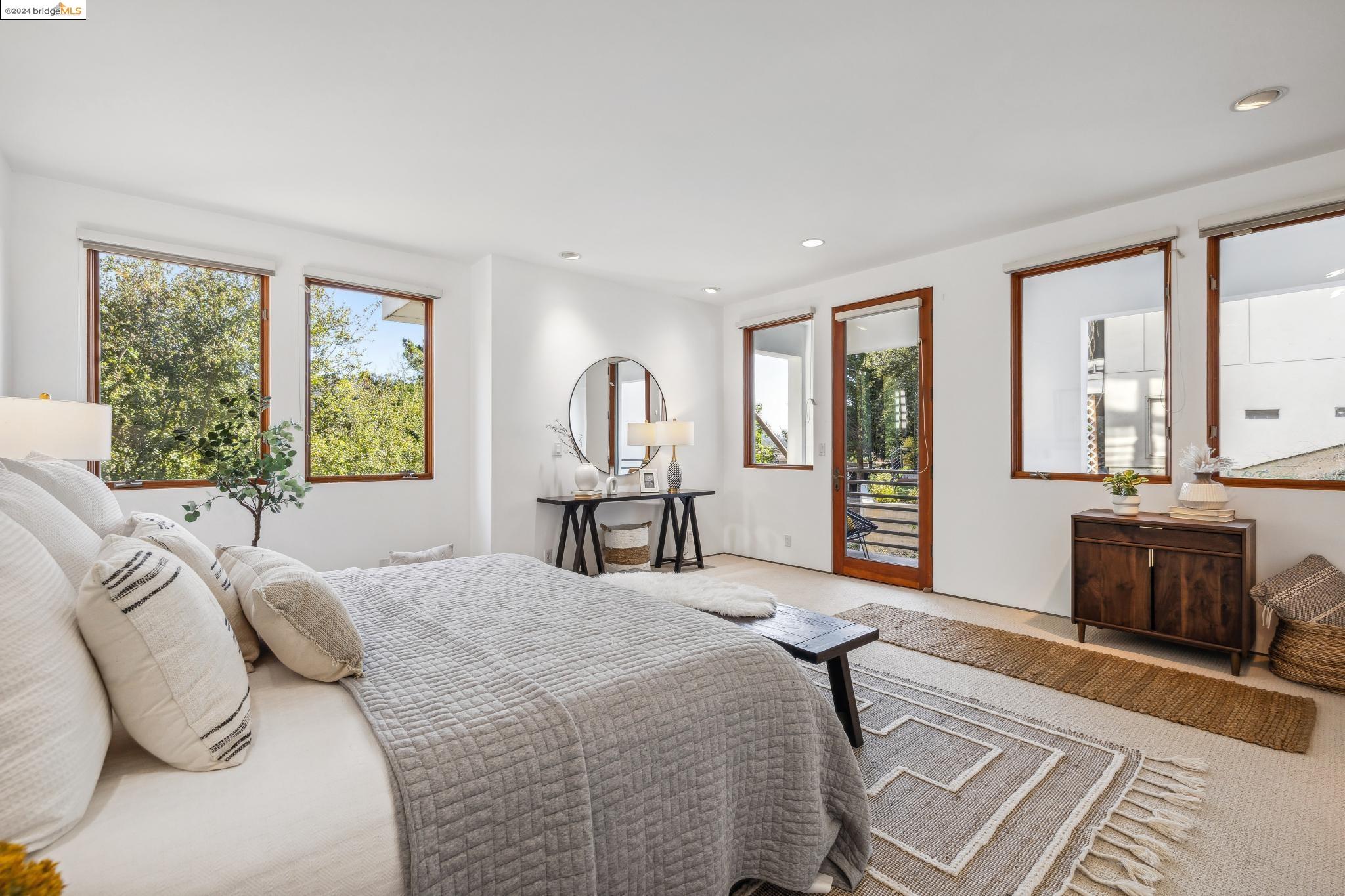 6938 Buckingham Blvd